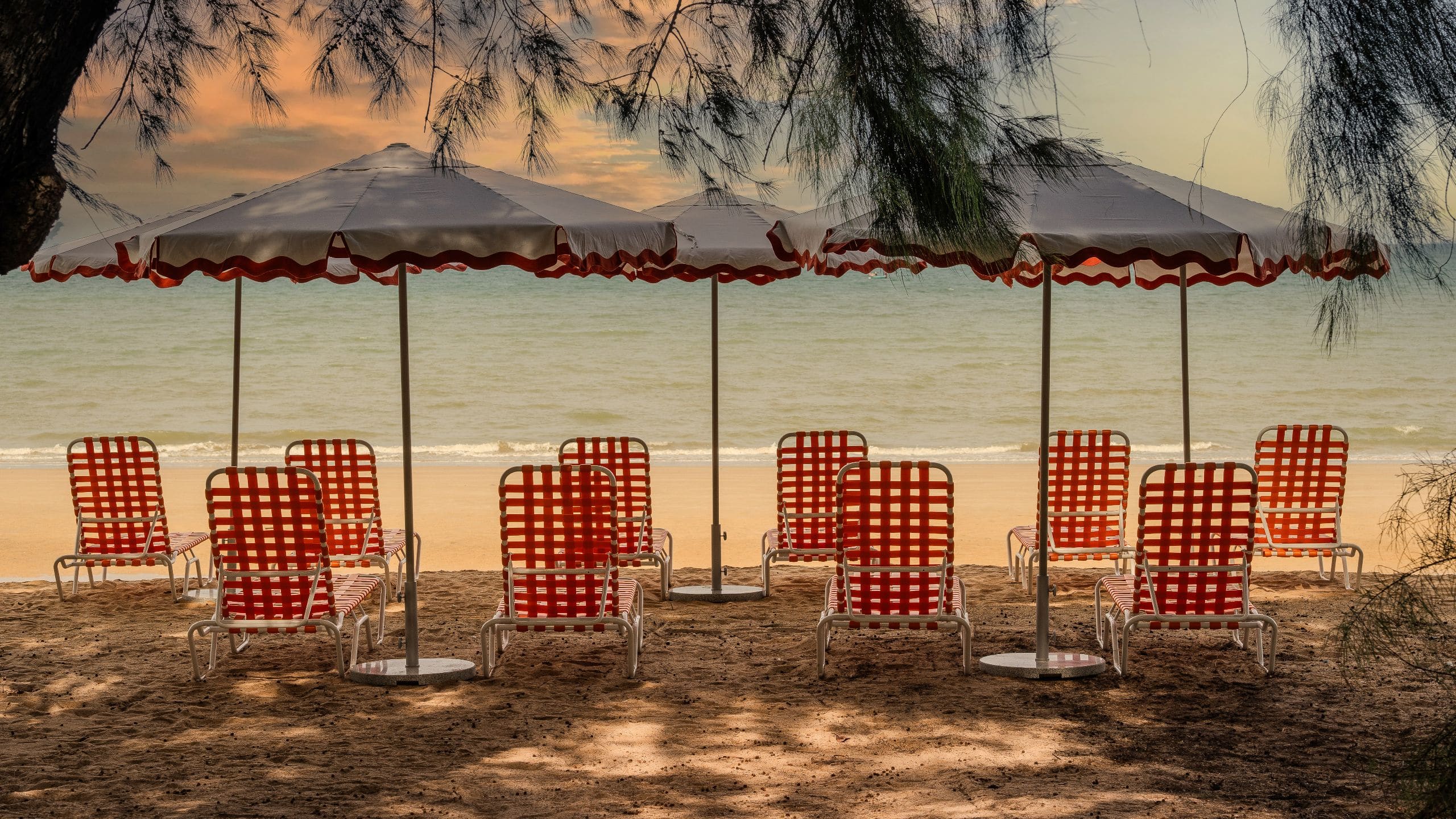 The Standard, Pattaya Na Jomtien Beachfront Sun Lounger Sunset