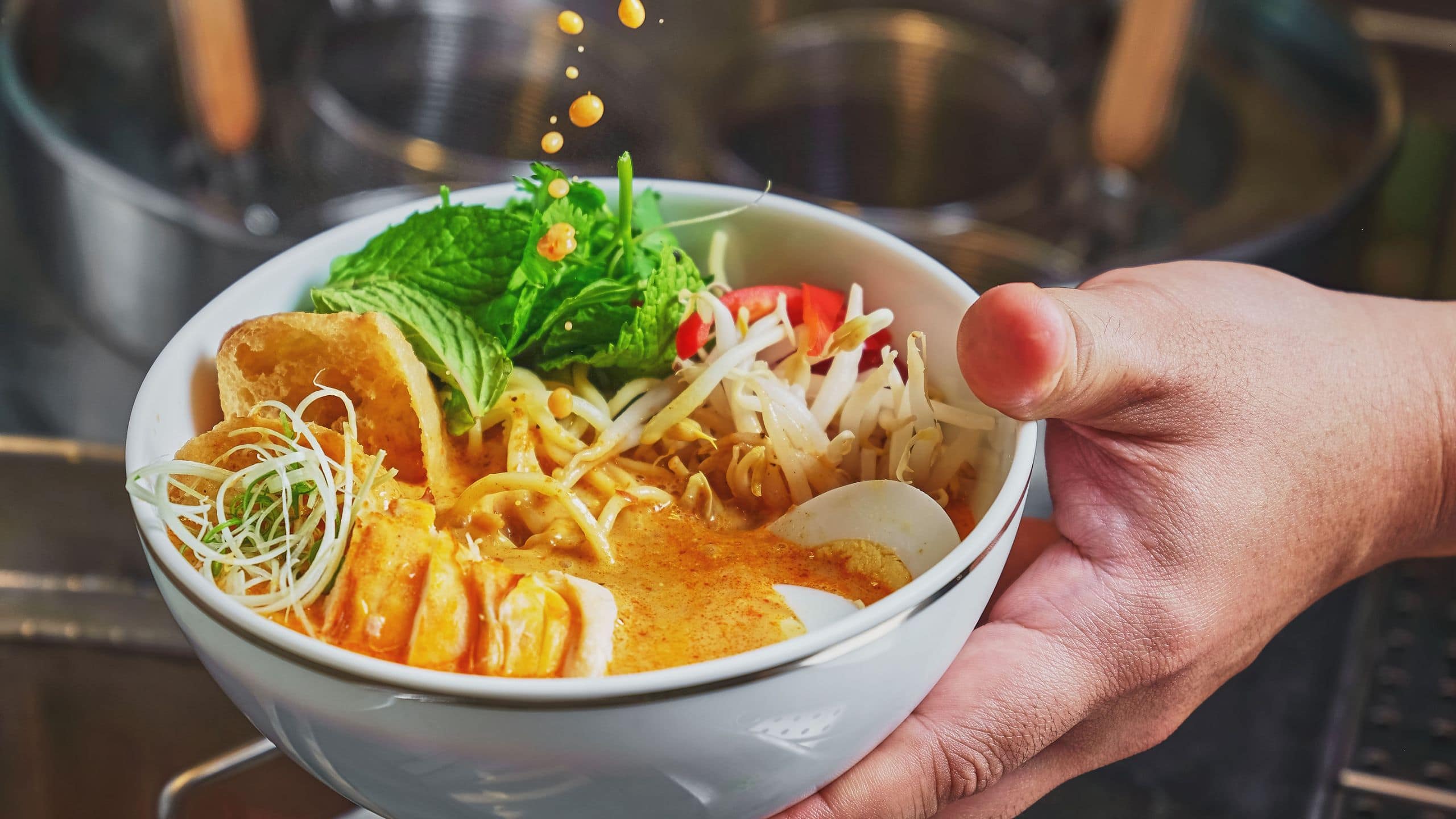 Park Hyatt Kuala Lumpur Udang Kara Nyonya Laksa Soup Pouring