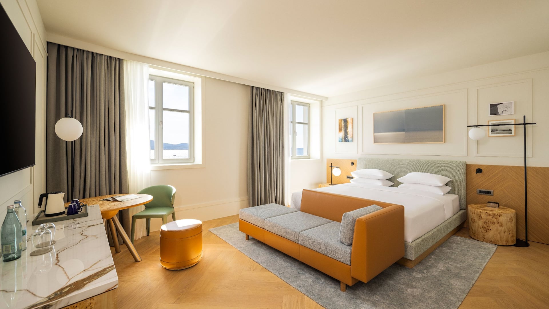 2 von 5 Hyatt Regency Zadar King Bed Sea View Sitting Area