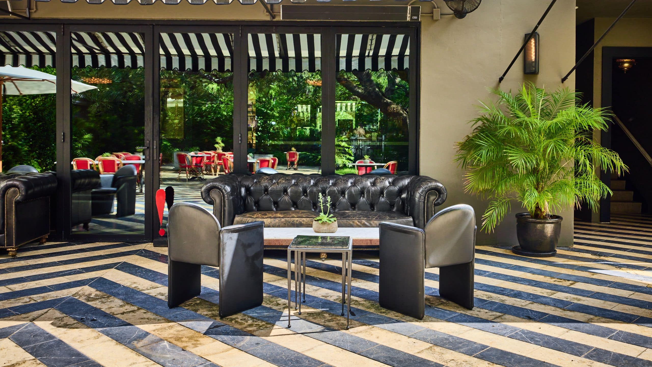 Hotel Saint Cecilia, Bunkhouse Hotels Courtyard Seating