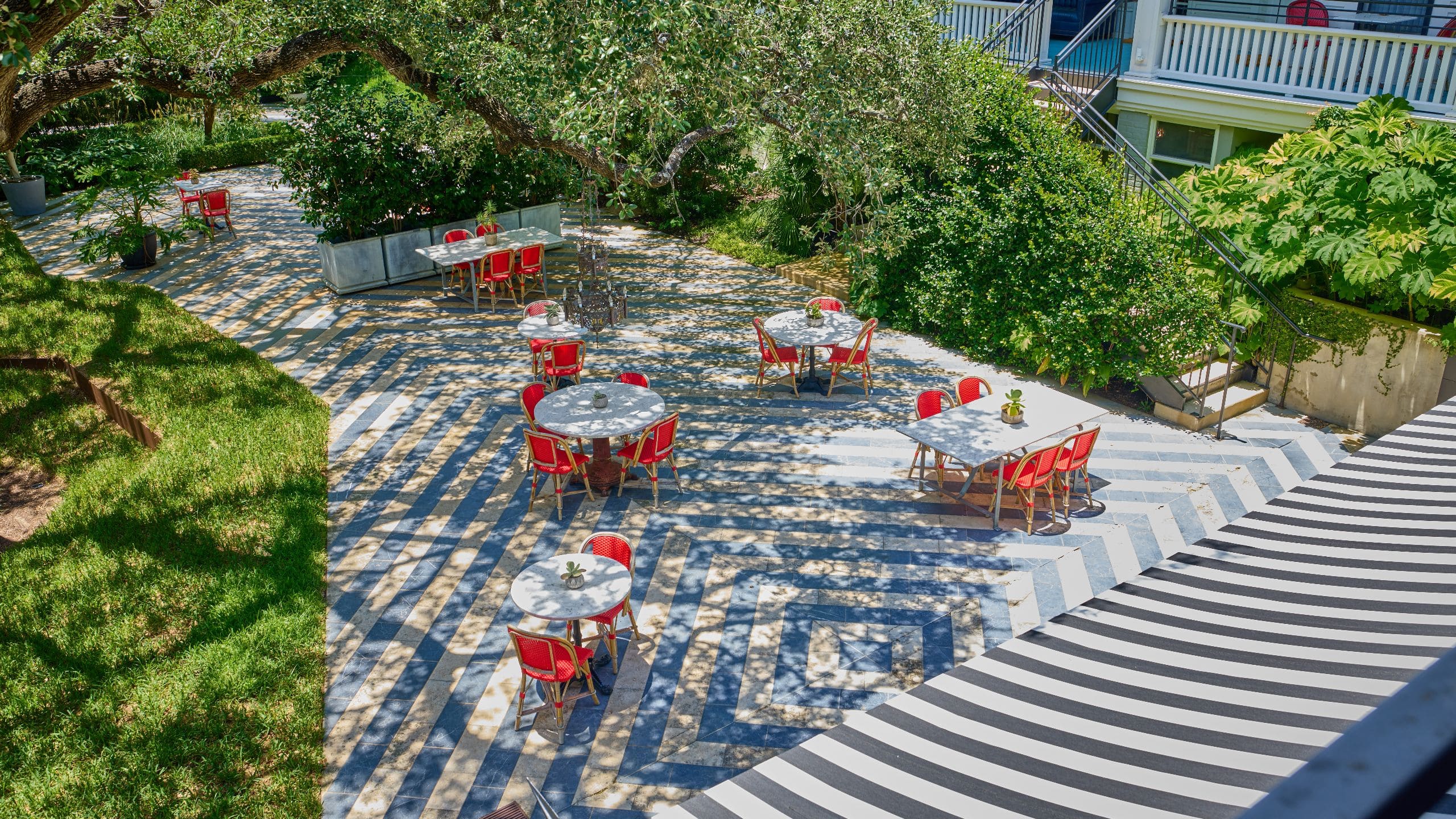 Hotel Saint Cecilia, Bunkhouse Hotels Courtyard Tall