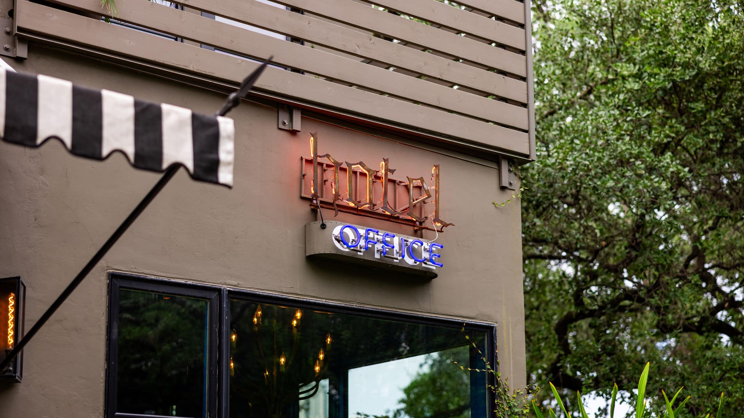Hotel Saint Cecilia, Bunkhouse Hotels Hotel Office Neon Wide