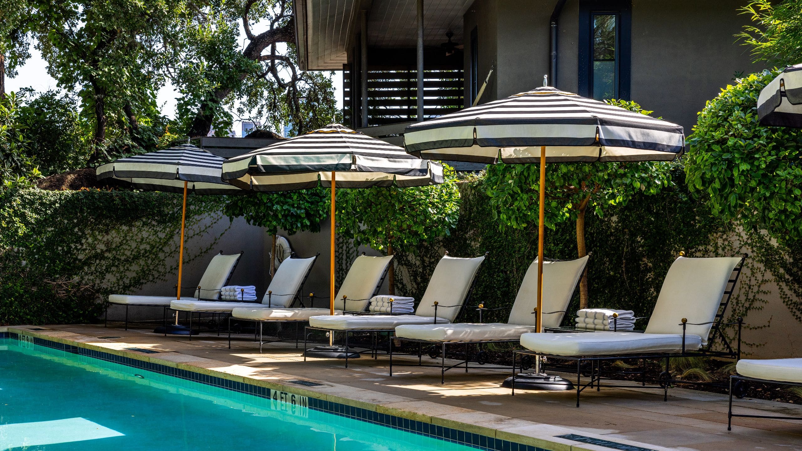 Hotel Saint Cecilia, Bunkhouse Hotels Pool Loungers