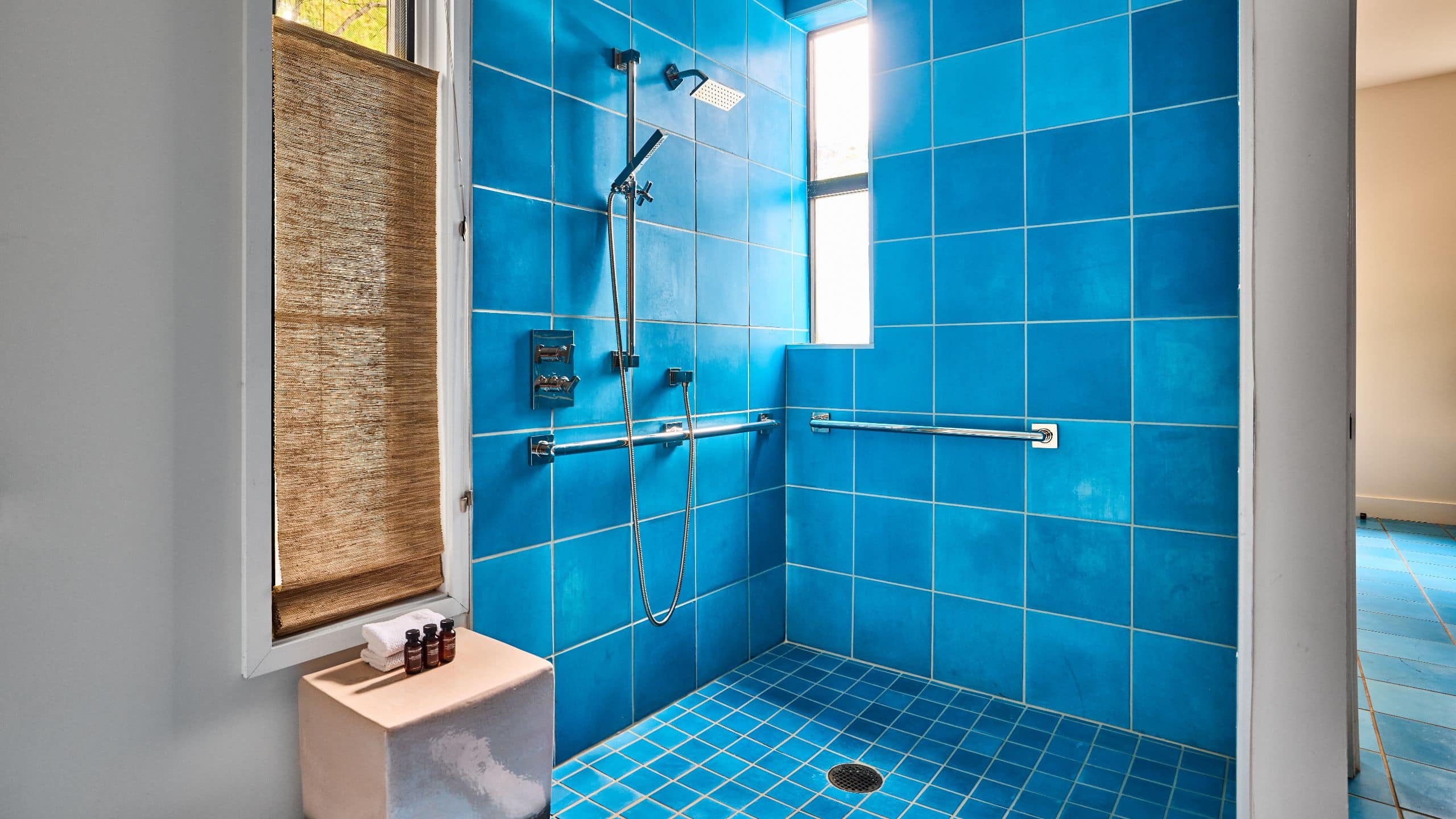 2 из 3 Hotel Saint Cecilia, Bunkhouse Hotels Poolside Bungalow Bathroom