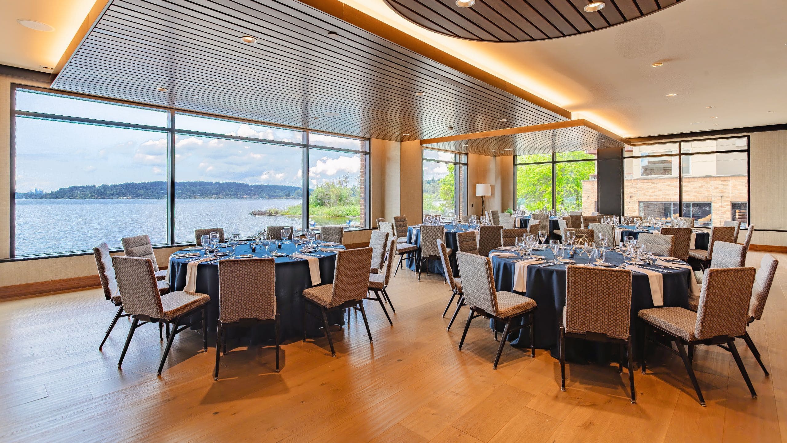 Hyatt Regency Lake Washington at Seattle's Southport Lakeside Social Set Windows