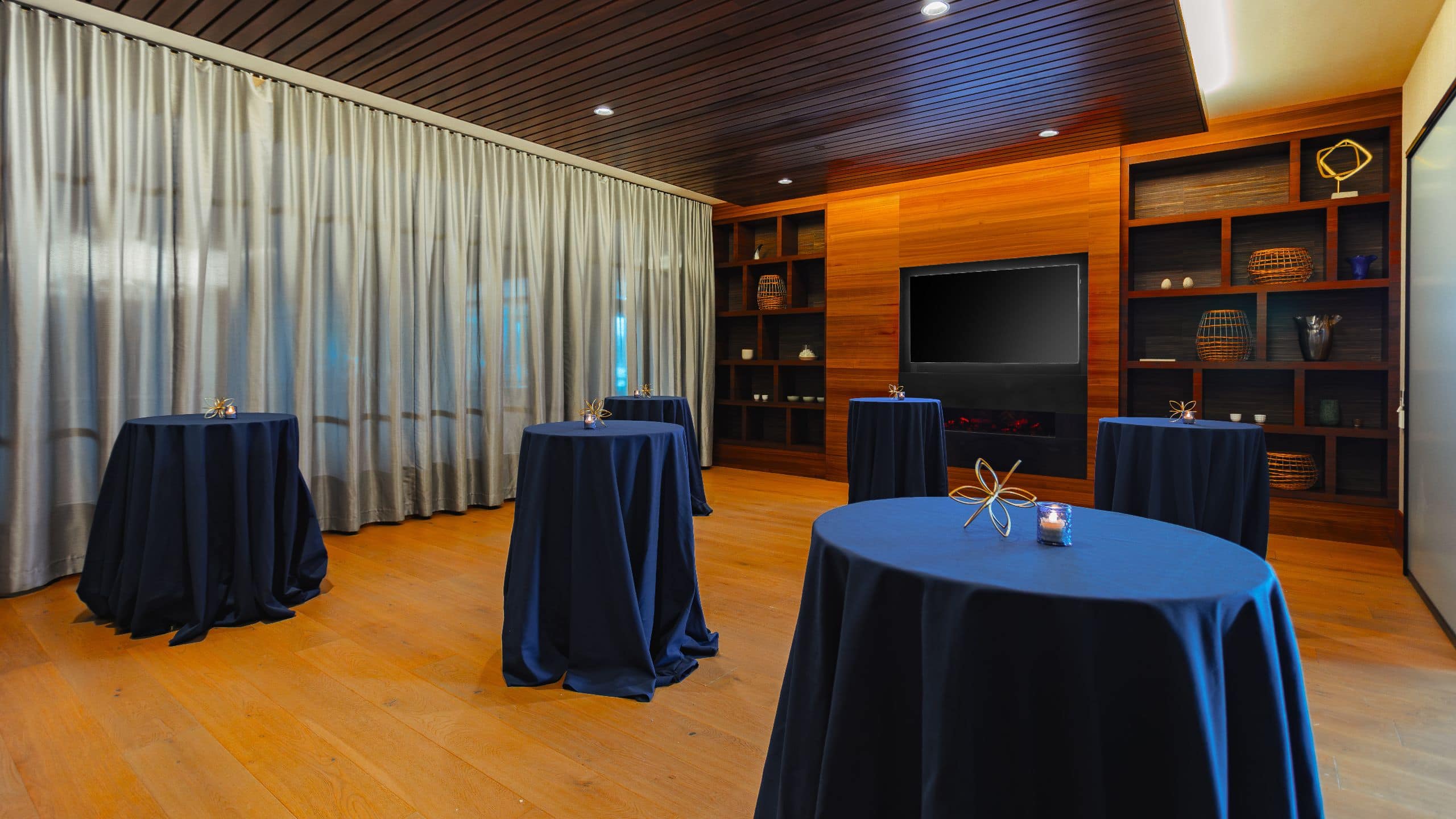 Hyatt Regency Lake Washington at Seattle's Southport Lakeside Lounge Receiptin Curtains