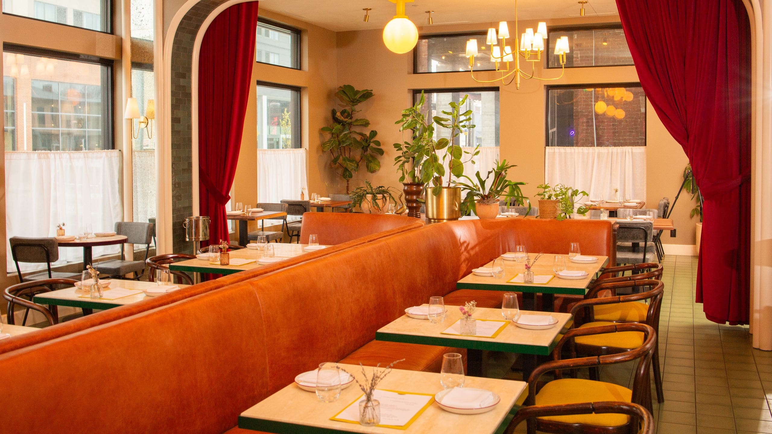 Hotel Genevieve Bar Genevieve Dining And Semi-Private Room