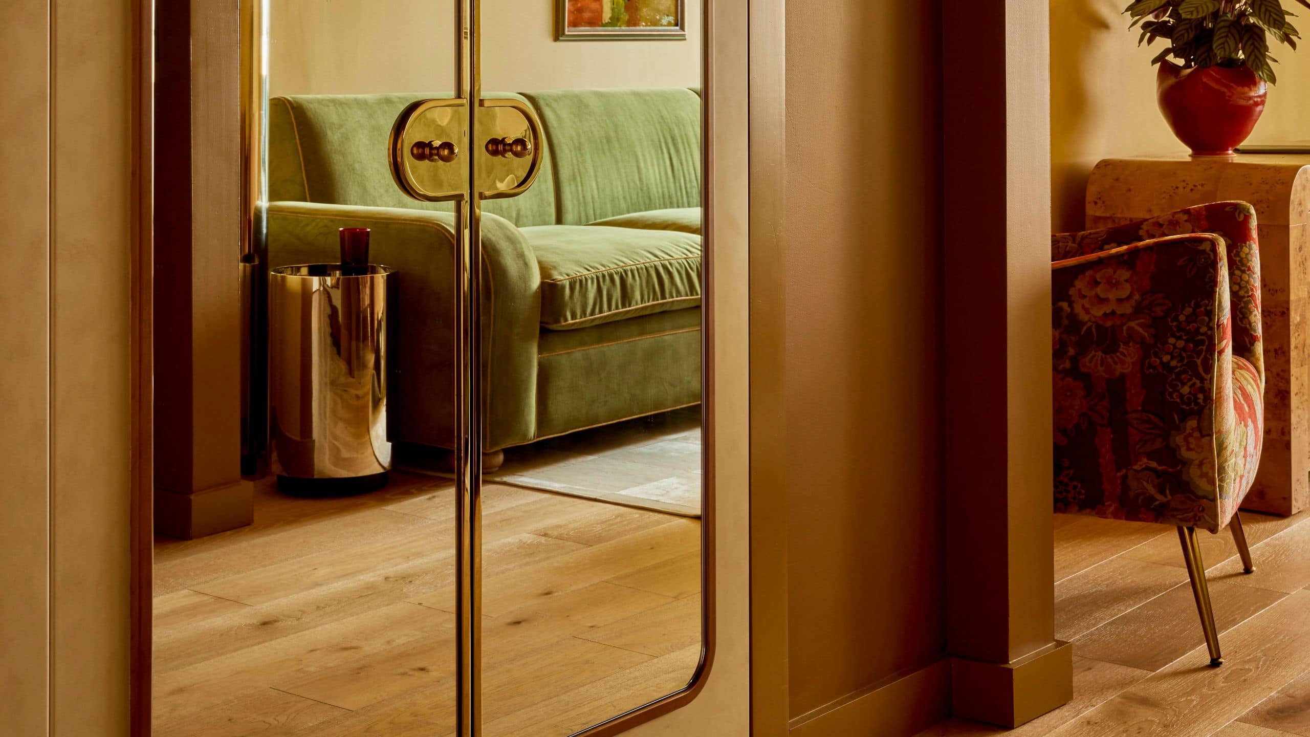 7 of 9 Hotel Genevieve Suite Closet Arch