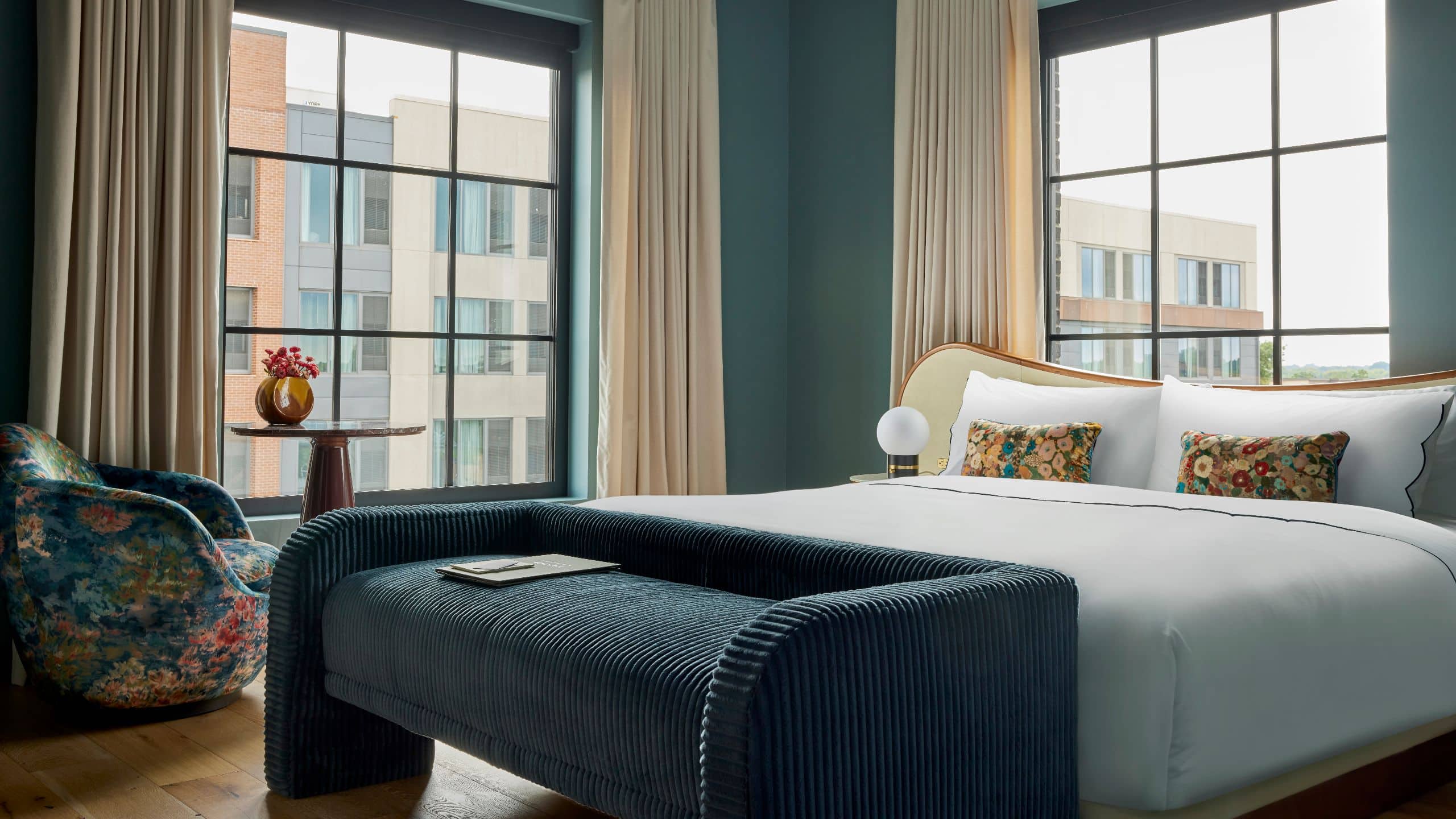 Hotel Genevieve King Deluxe Guestroom