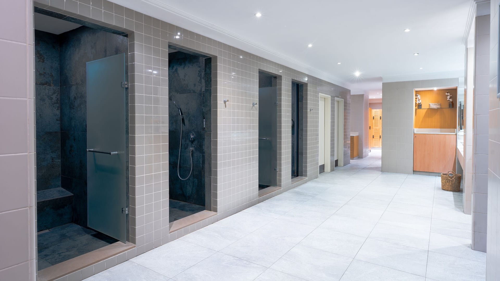 Hyatt Regency Belgrade Club Olympus Showers