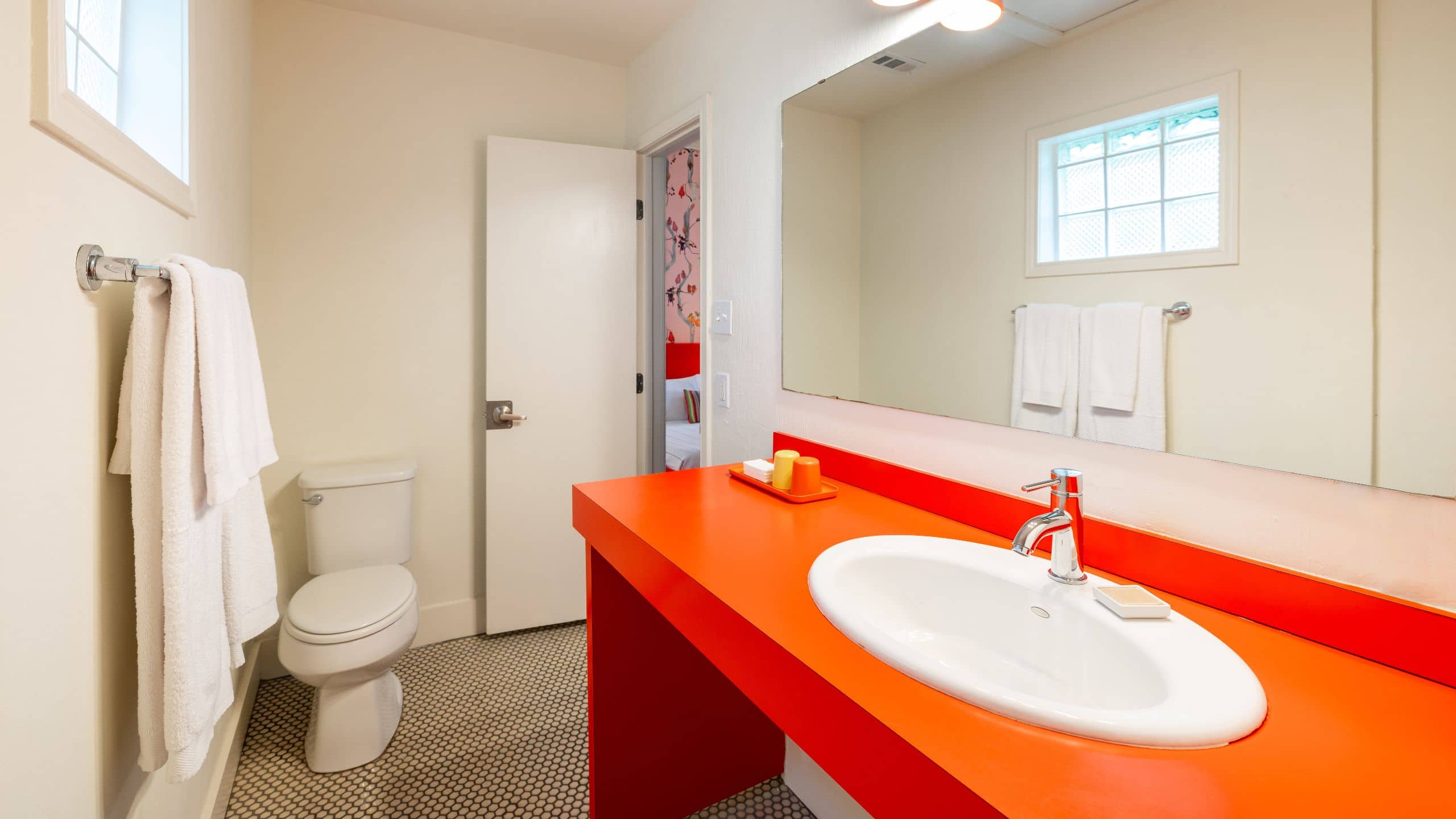 第 2，共 4 Austin Motel, Bunkhouse Hotels Deluxe King Bathroom