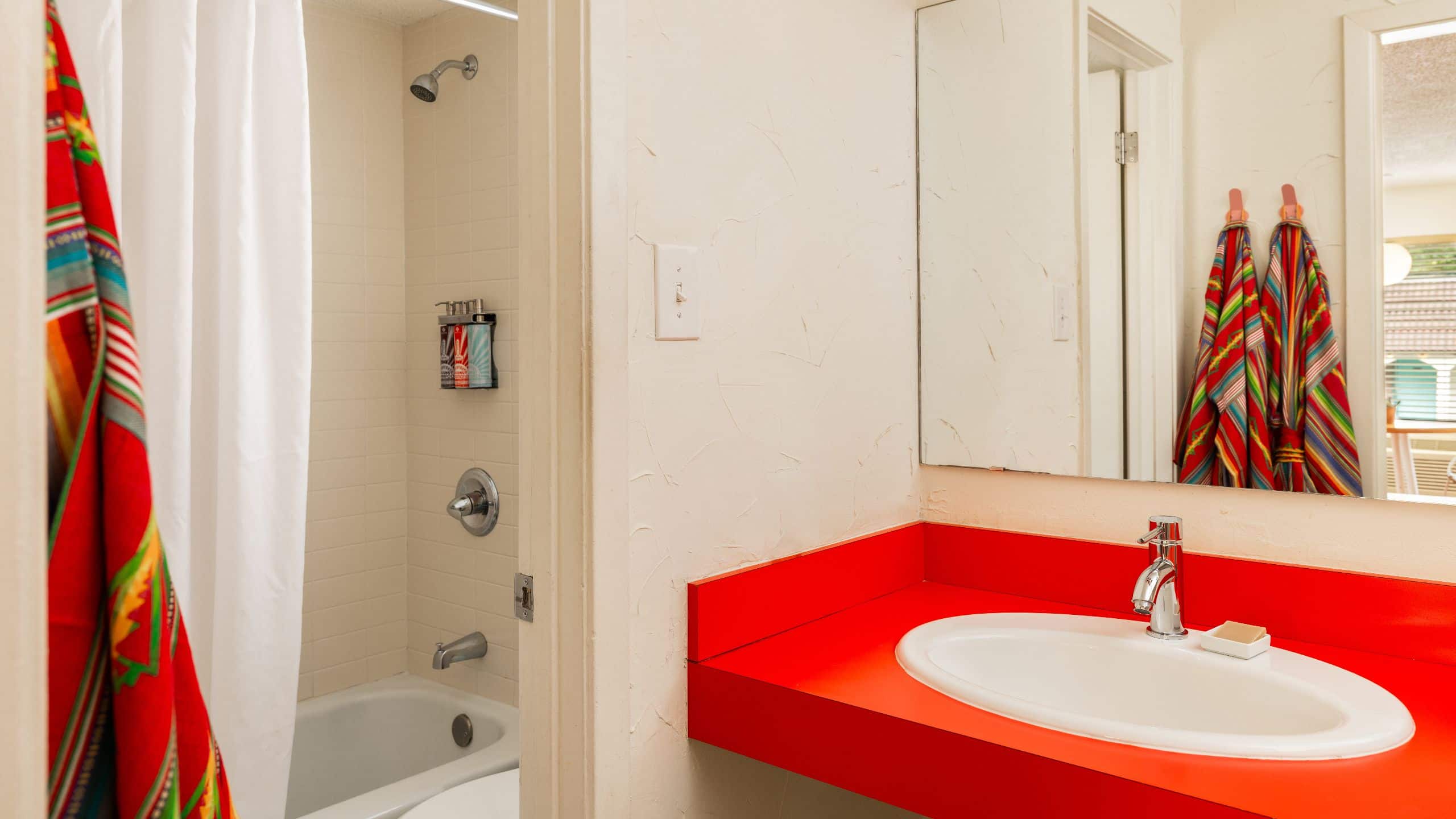 第 2，共 4 Austin Motel, Bunkhouse Hotels King Bathroom