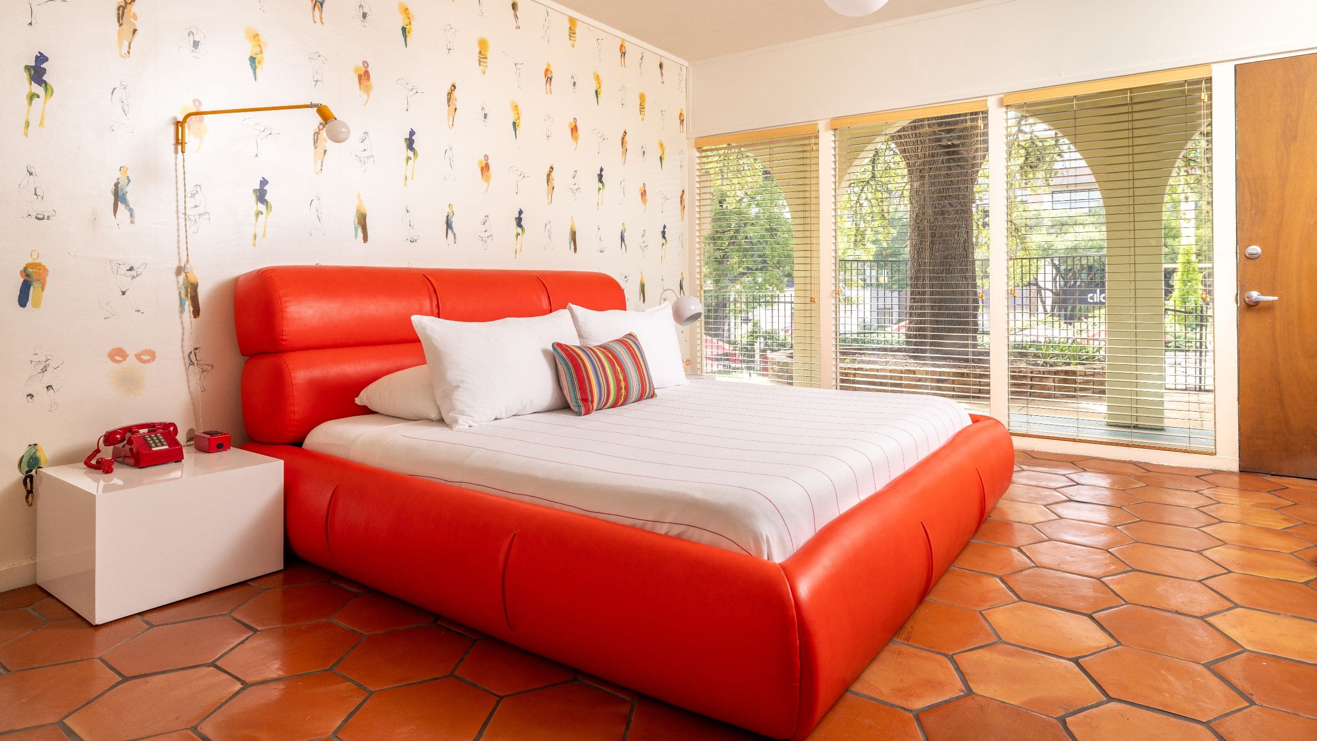 Austin Motel, Bunkhouse Hotels Poolside King Bed Brighter