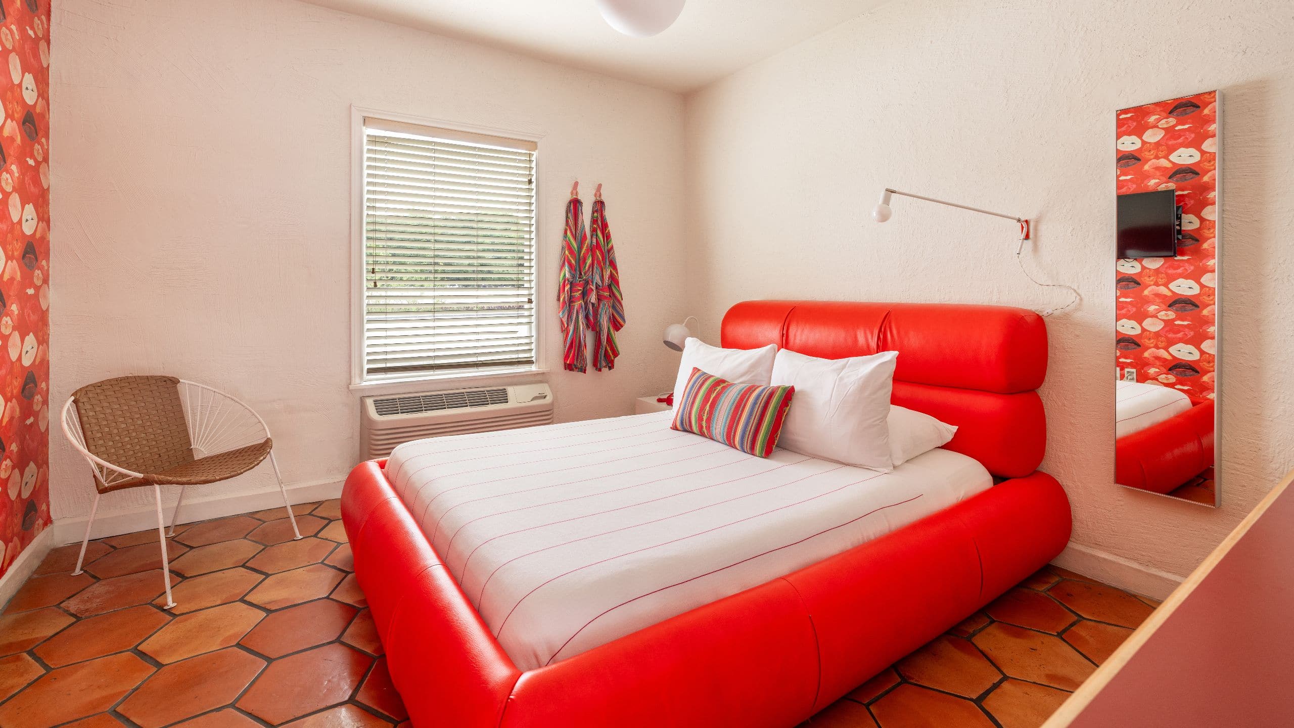 Austin Motel, Bunkhouse Hotels Queen Bed Layout