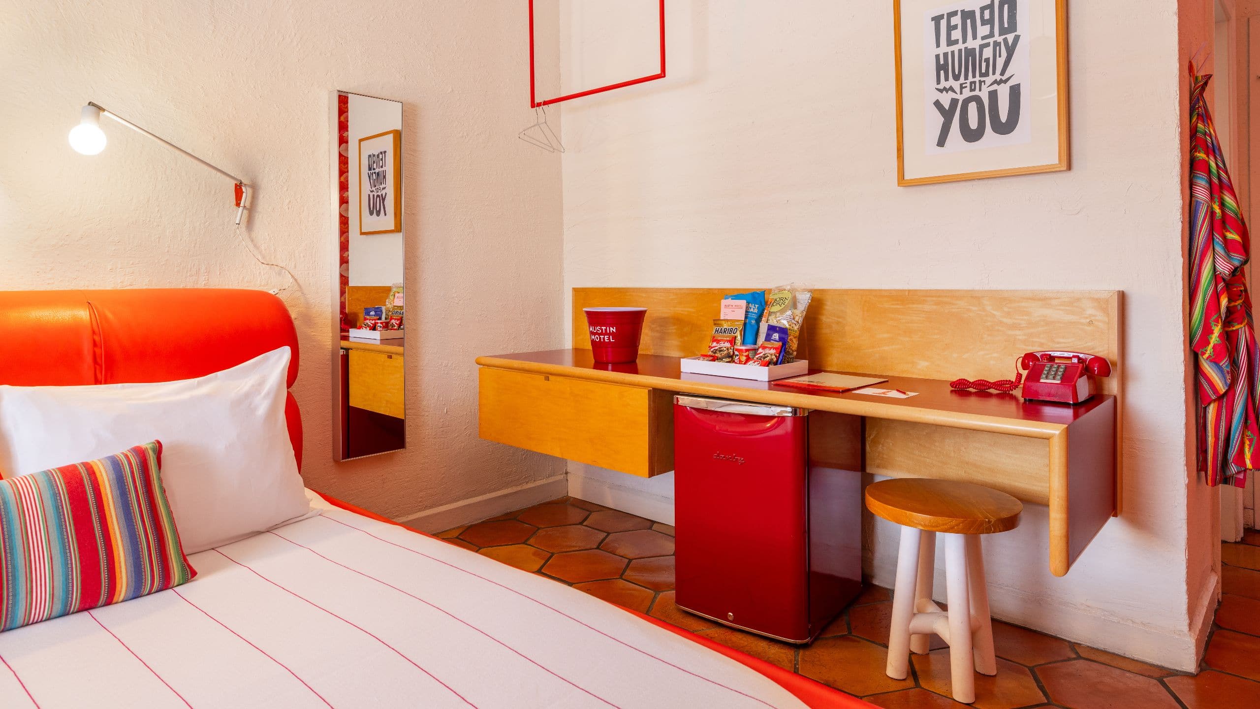 Austin Motel, Bunkhouse Hotels Queen Minibar Bed