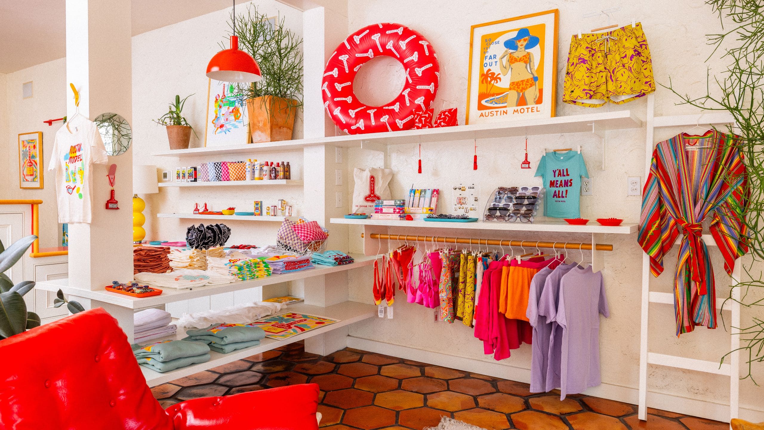 Austin Motel, Bunkhouse Hotels Retail Shelves Right Angled