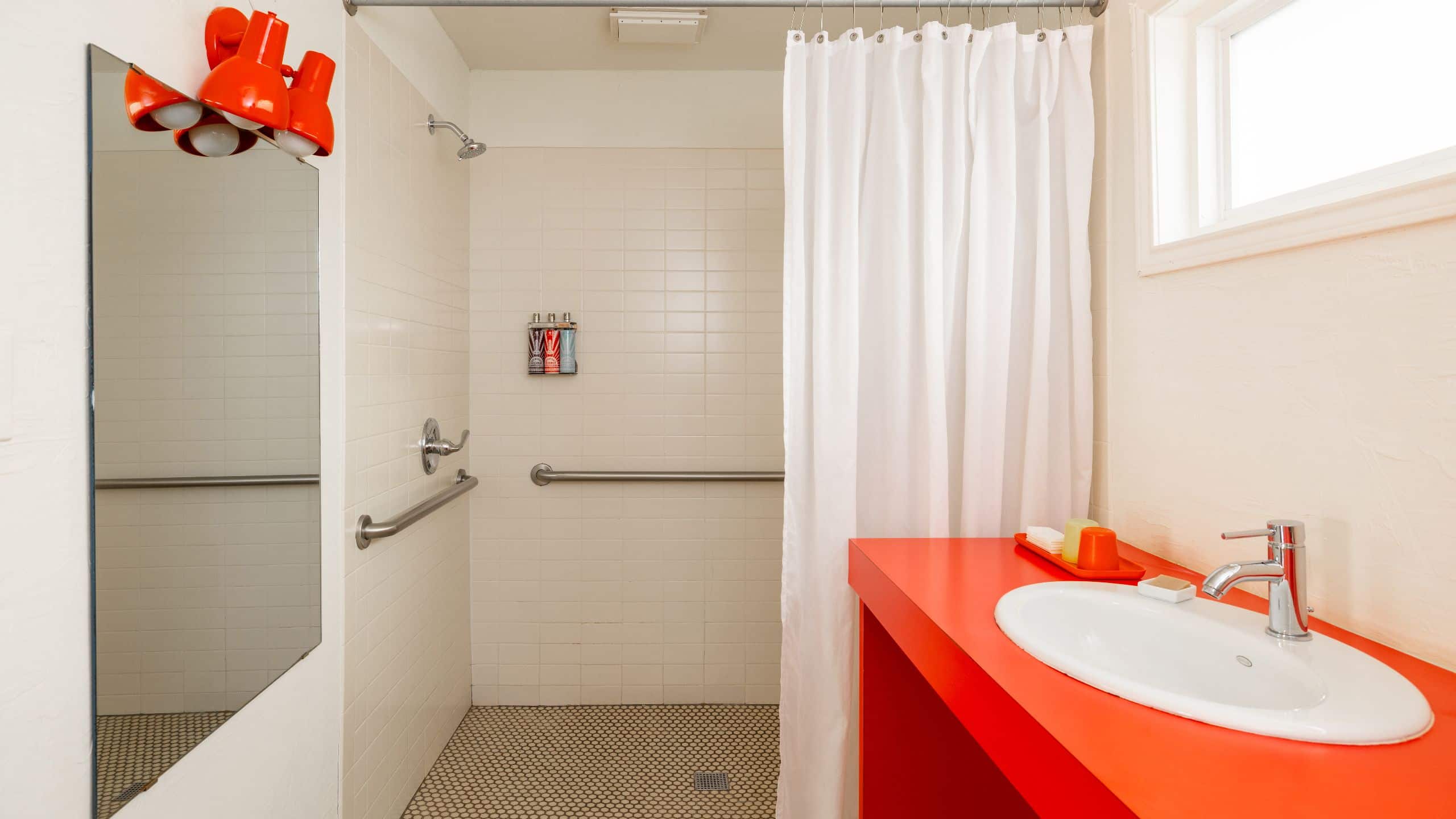 第 3，共 5 Austin Motel, Bunkhouse Hotels Suite Bathroom