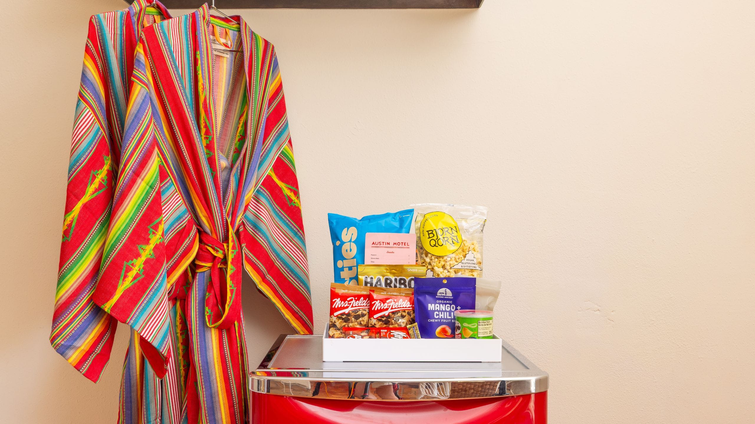 Austin Motel, Bunkhouse Hotels Suite Minibar Wide