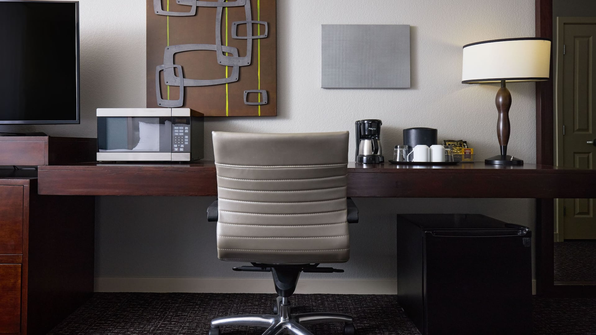 Hyatt House Seattle/Redmond Double Queen Desk Basket