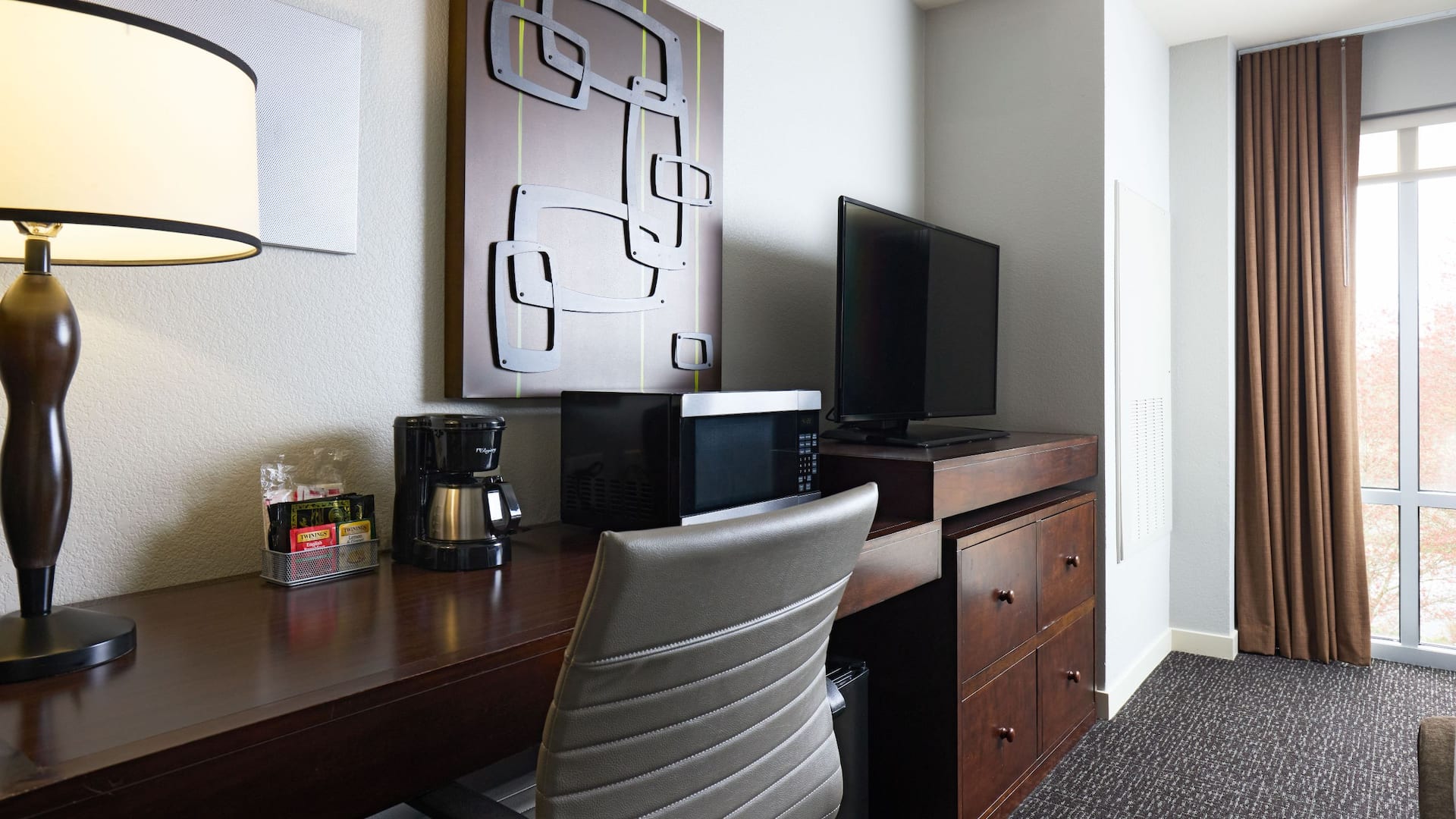 Hyatt House Seattle/Redmond King Guest Room Desk