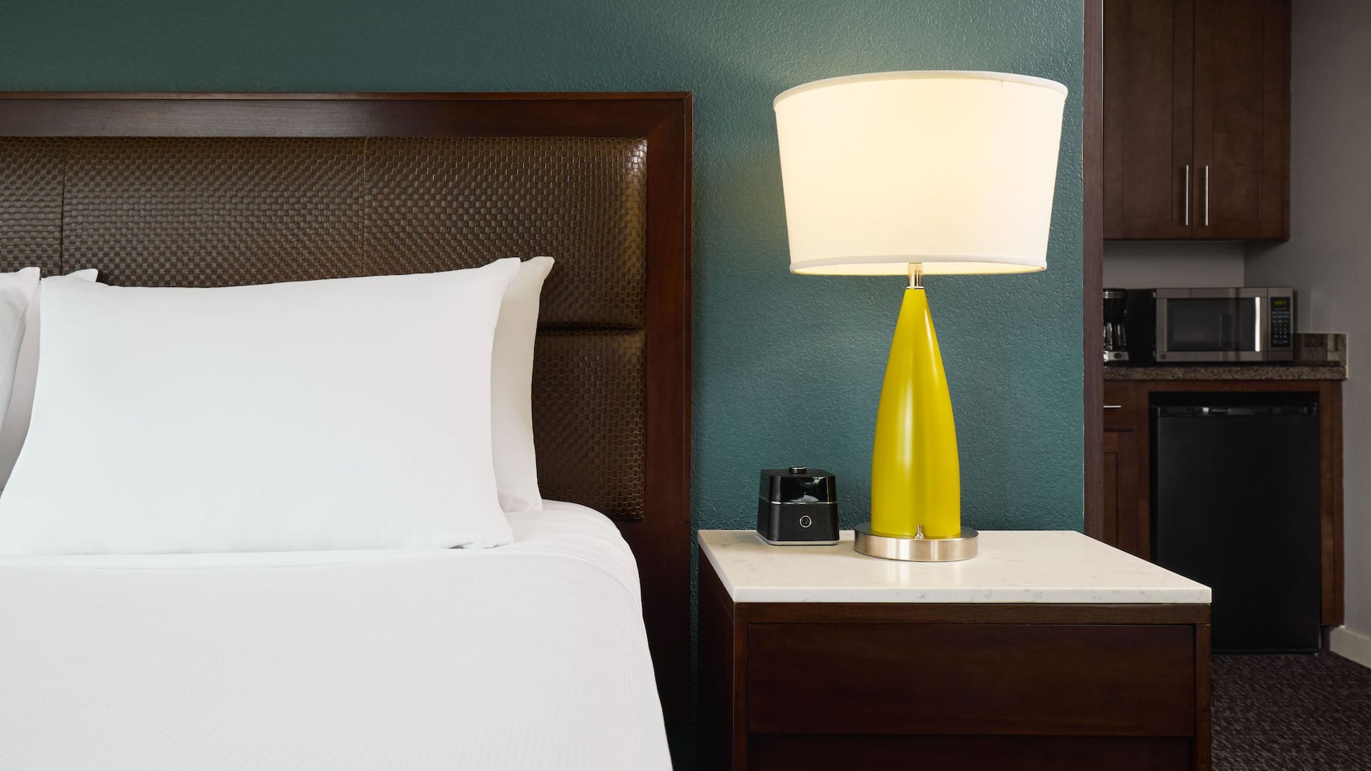 Hyatt House Seattle/Redmond Studio Balcony Bed Detail