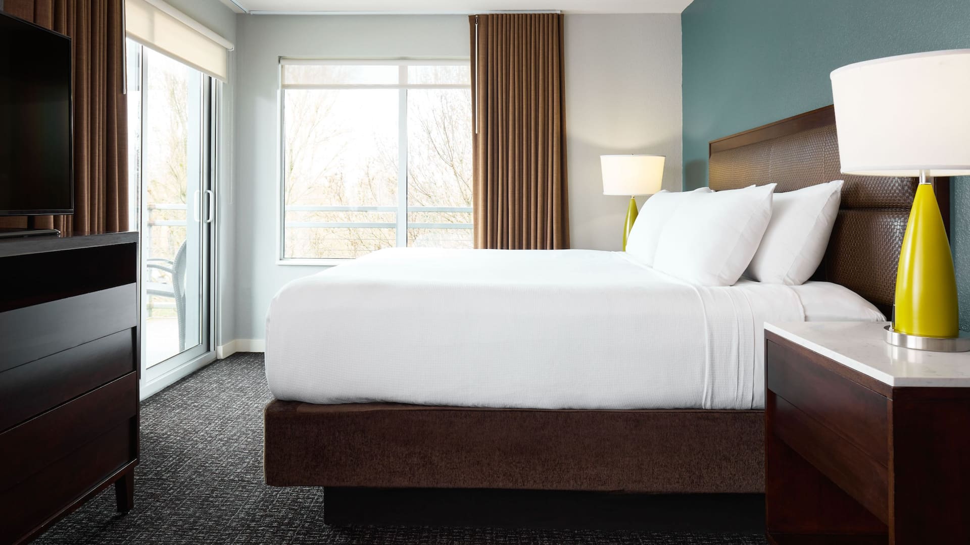 3 of 8 Hyatt House Seattle/Redmond Studio Balcony Bed