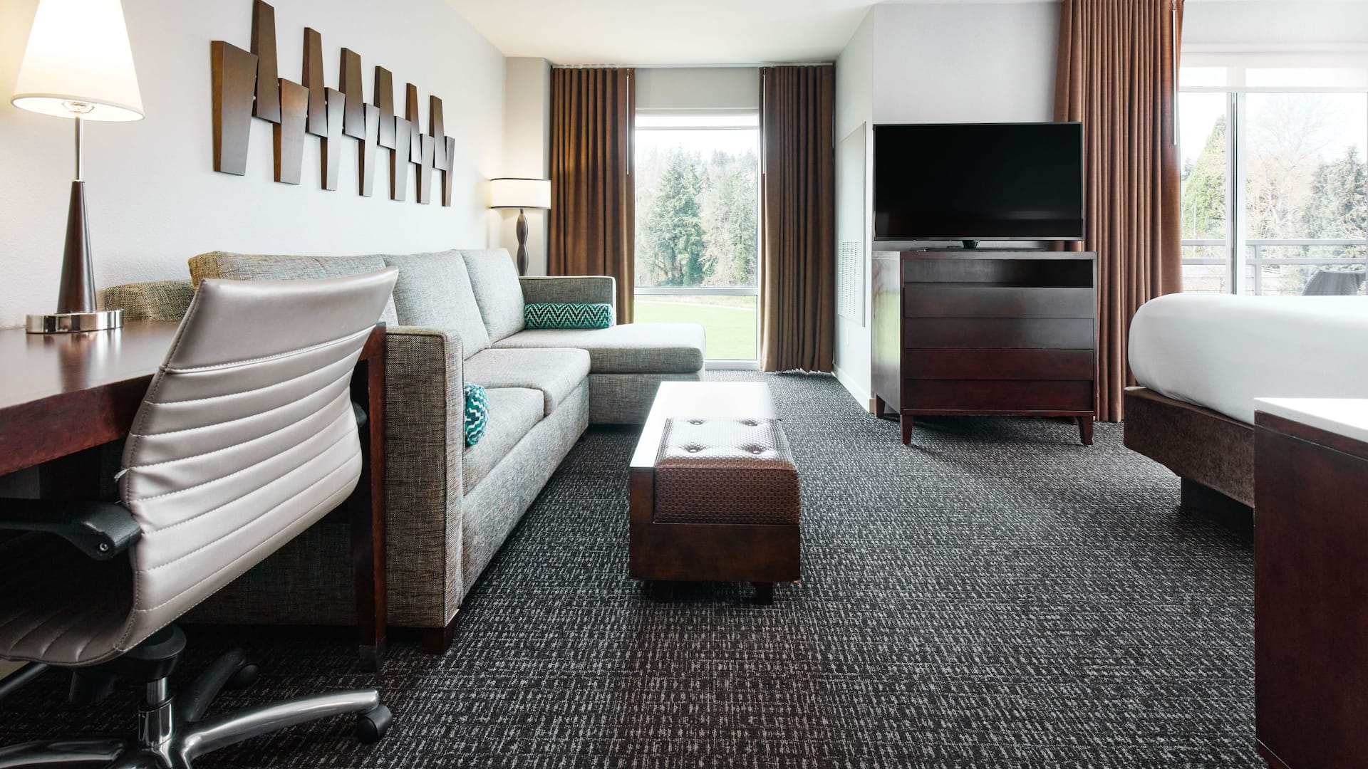 Hyatt House Seattle/Redmond Studio Balcony Living Area