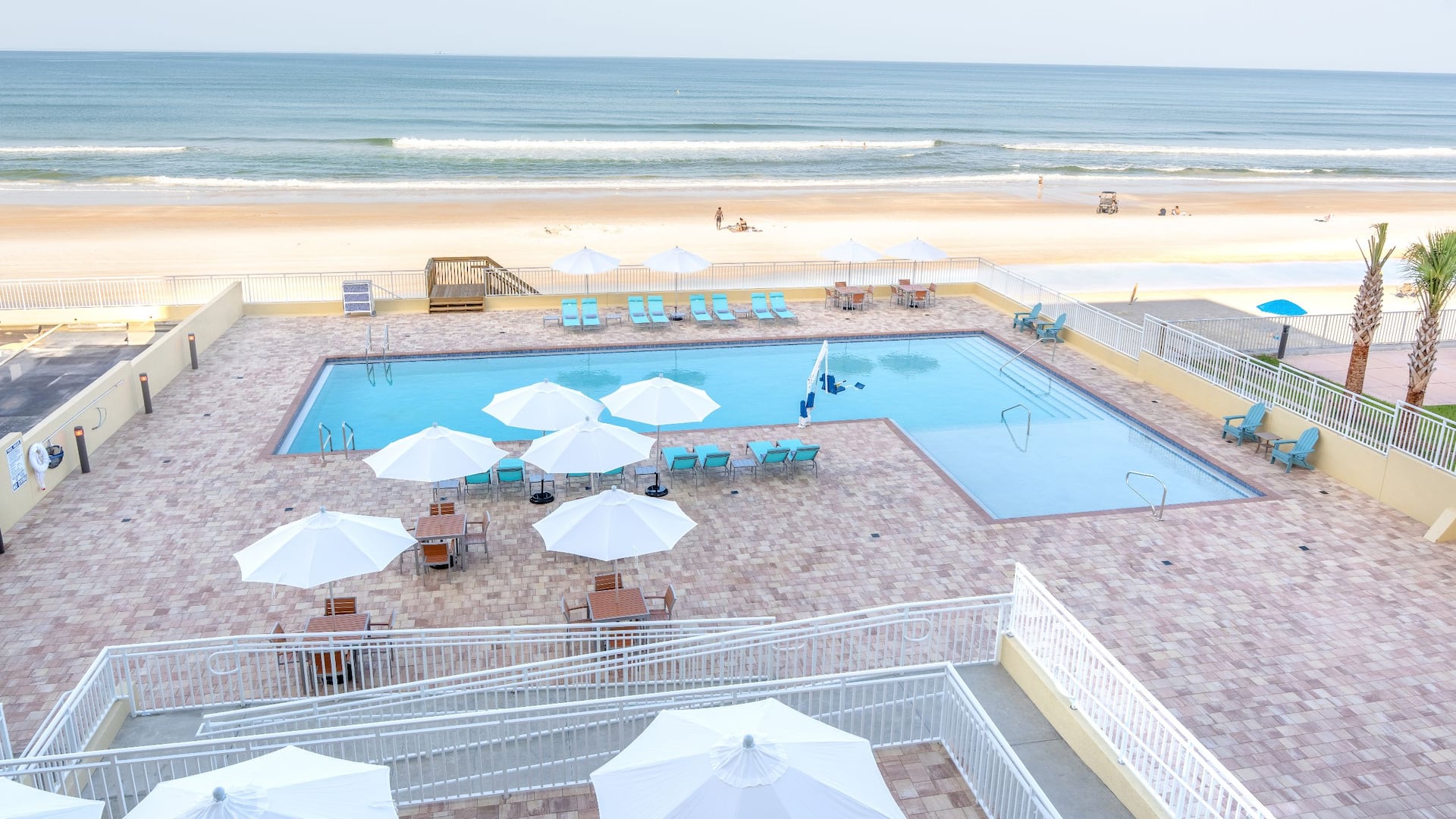 Hyatt Place Daytona Beach - Oceanfront Pool Deck Beach View