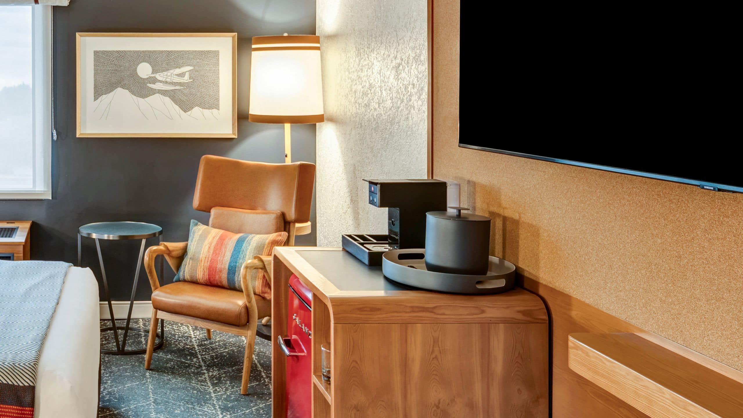 第 3，共 5 The Wildbirch Hotel Queen Room Chair And Fridge