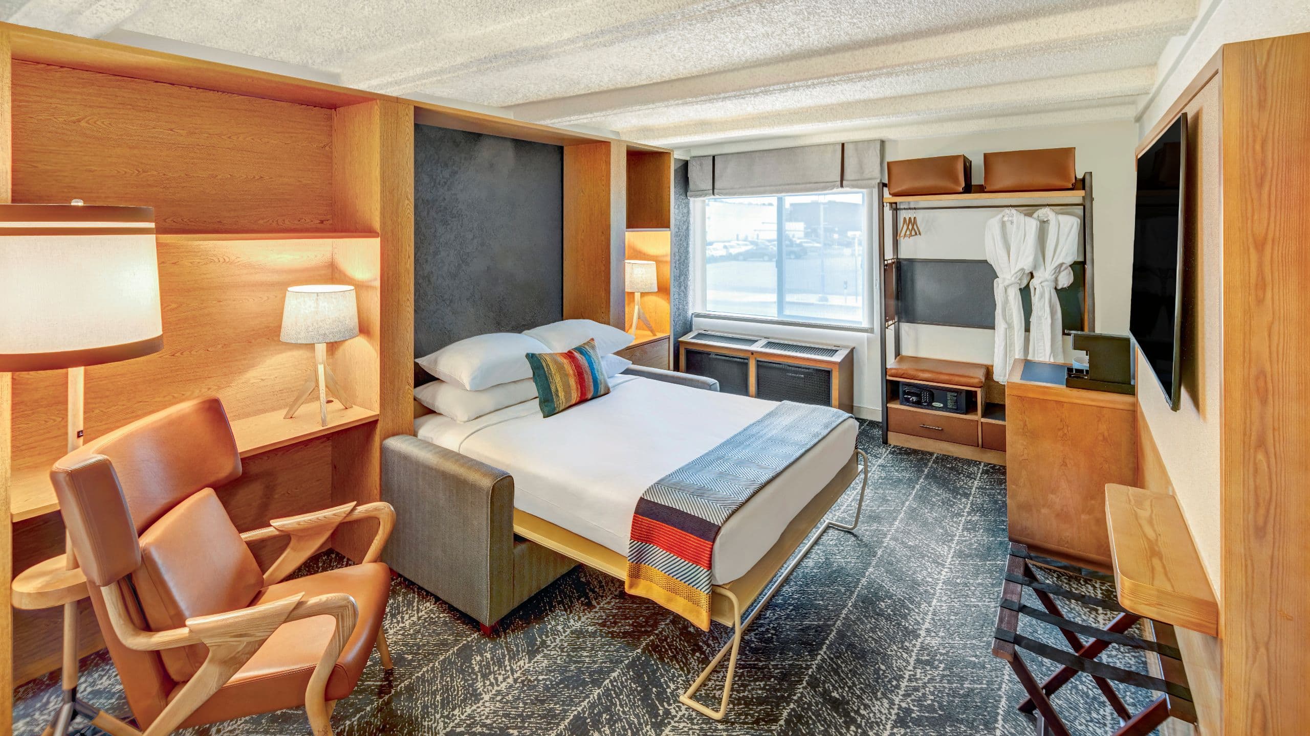 The Wildbirch Hotel Urban Suite With A King Bed With Murphy