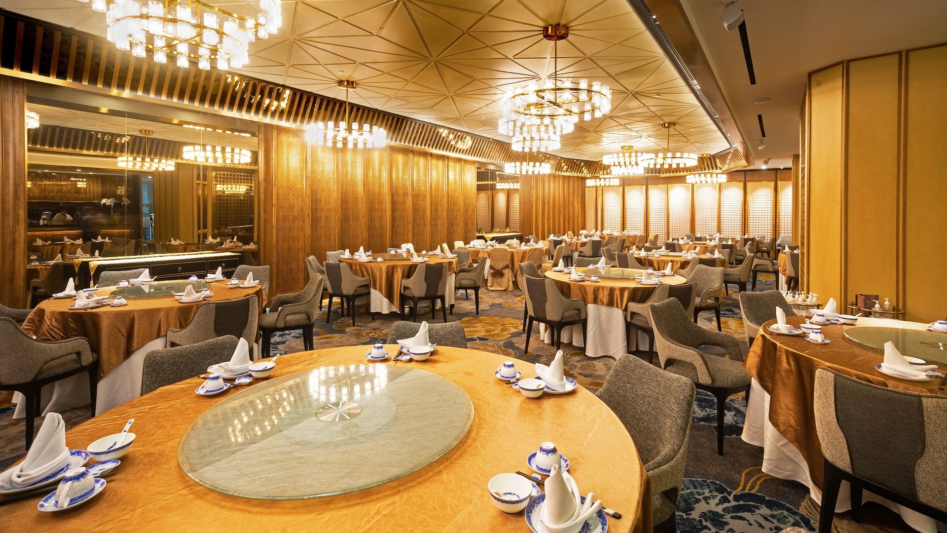 Grand Hyatt Jakarta Taste Paradise Dining Tables