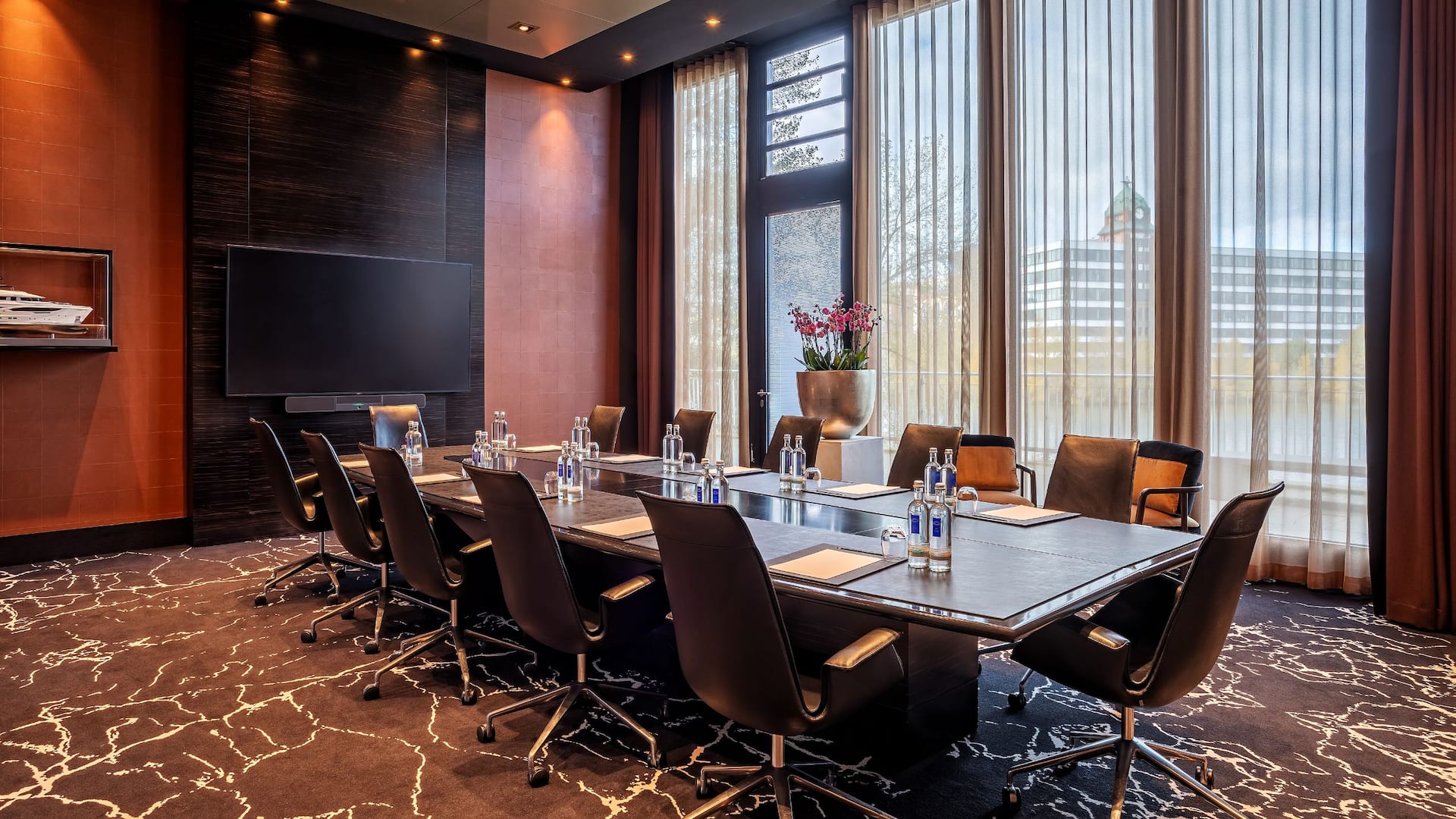 2 von 3 Hyatt Regency Dusseldorf Executive Boardroom