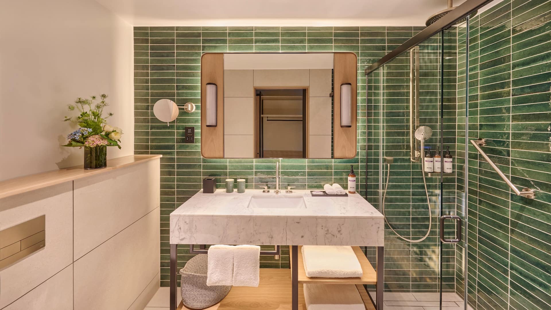 4 of 4 Hyatt Regency London Olympia Guestroom Bathroom With Shower