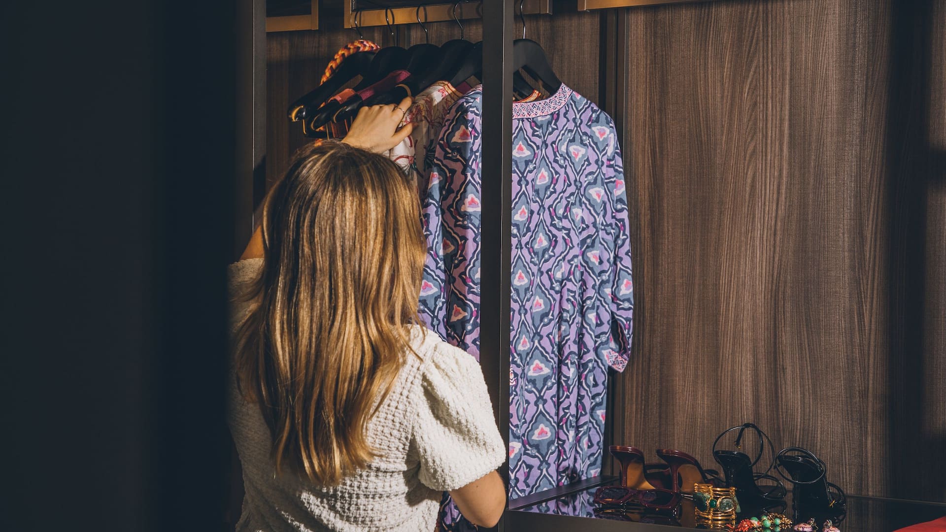 8 из 10 Grand Hyatt Barcelona Picking Up Dress From Suite Wardrobe Right View