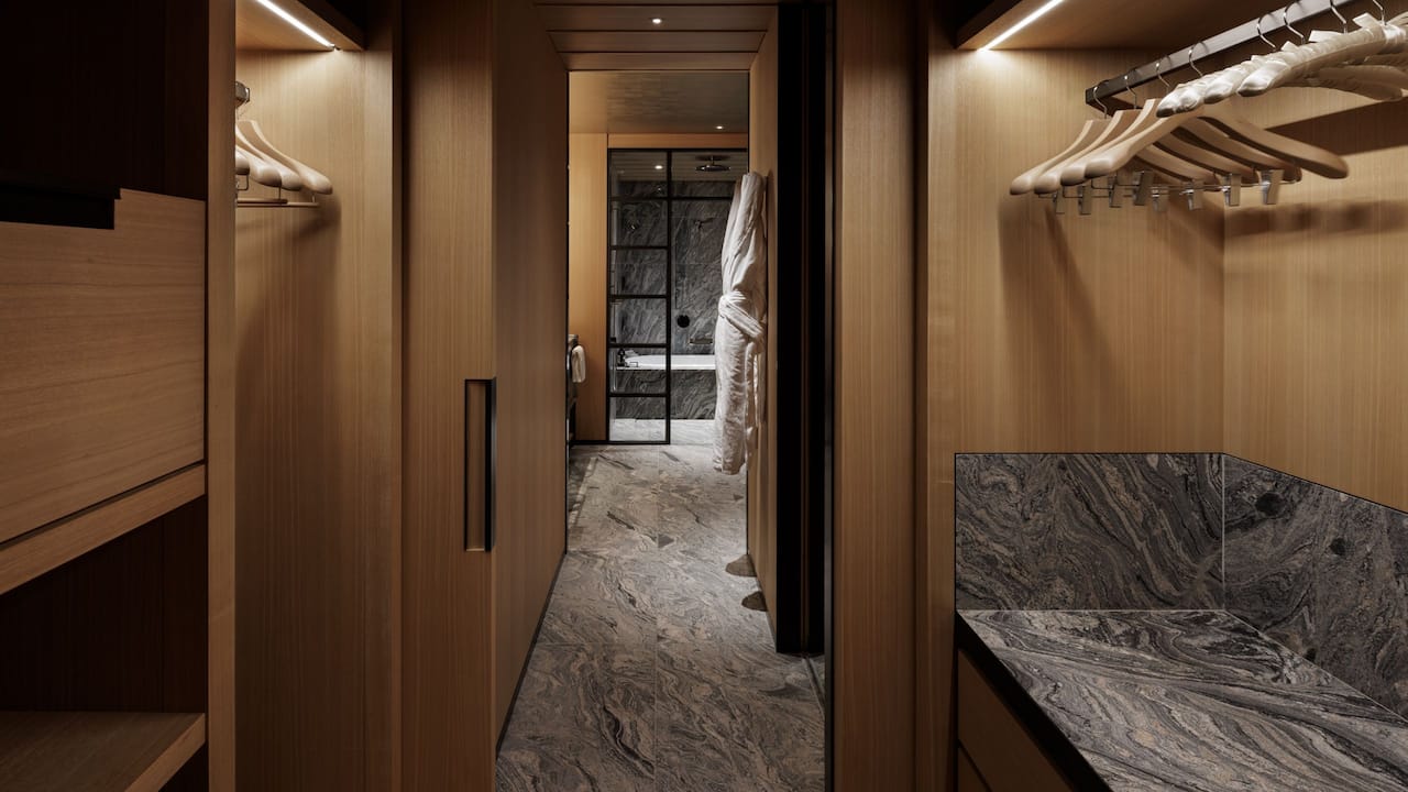 Ninenzaka House 208 Closet