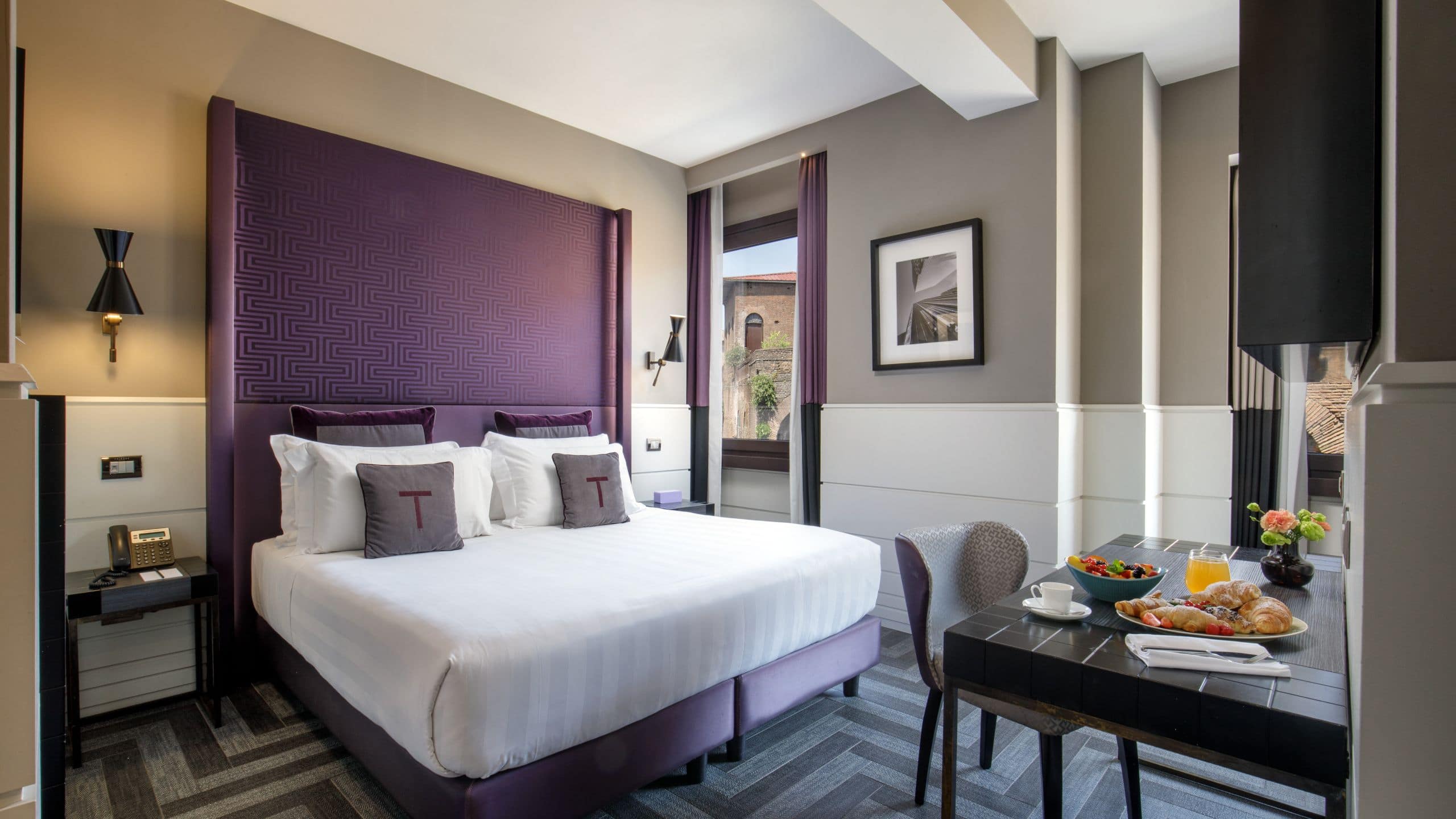 The Tribune King Bed Dining