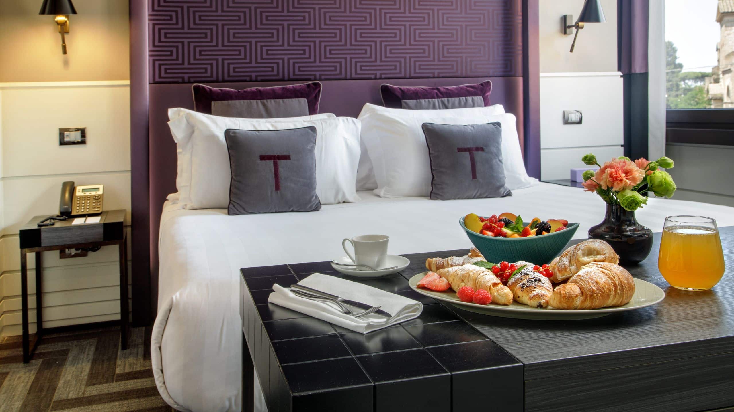 The Tribune King Bed Breakfast