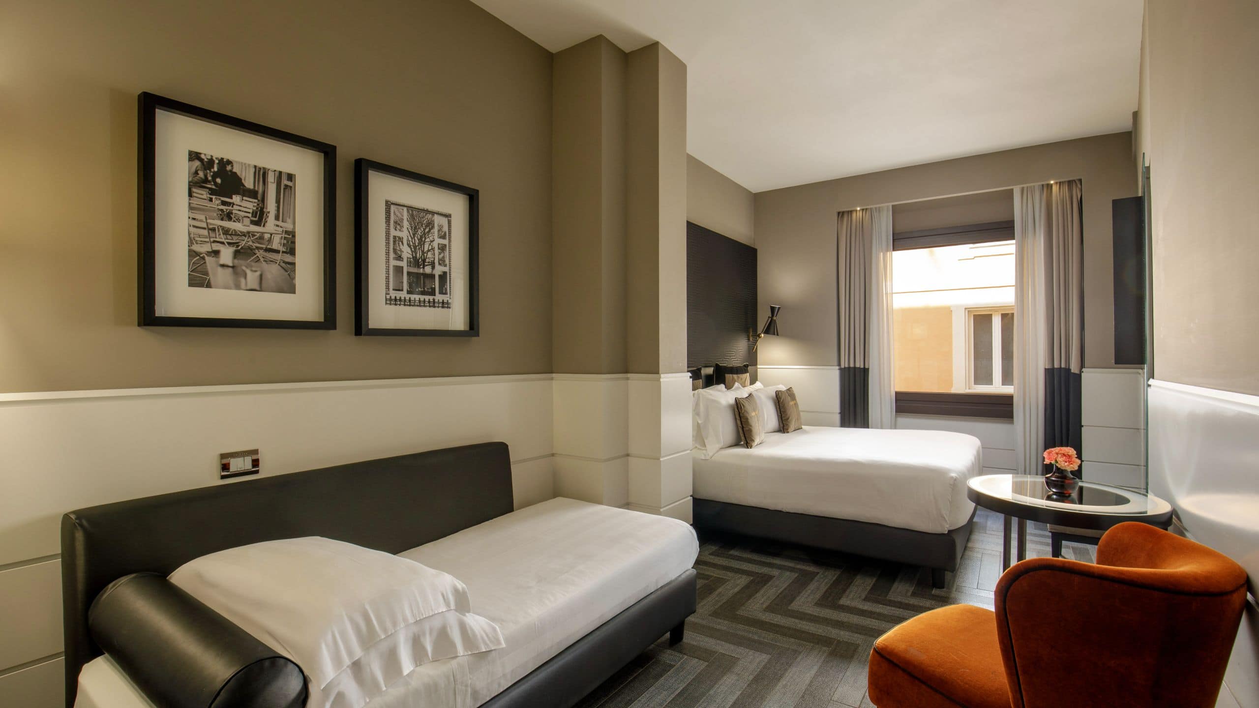 3 de 5 The Tribune King Bed Premium