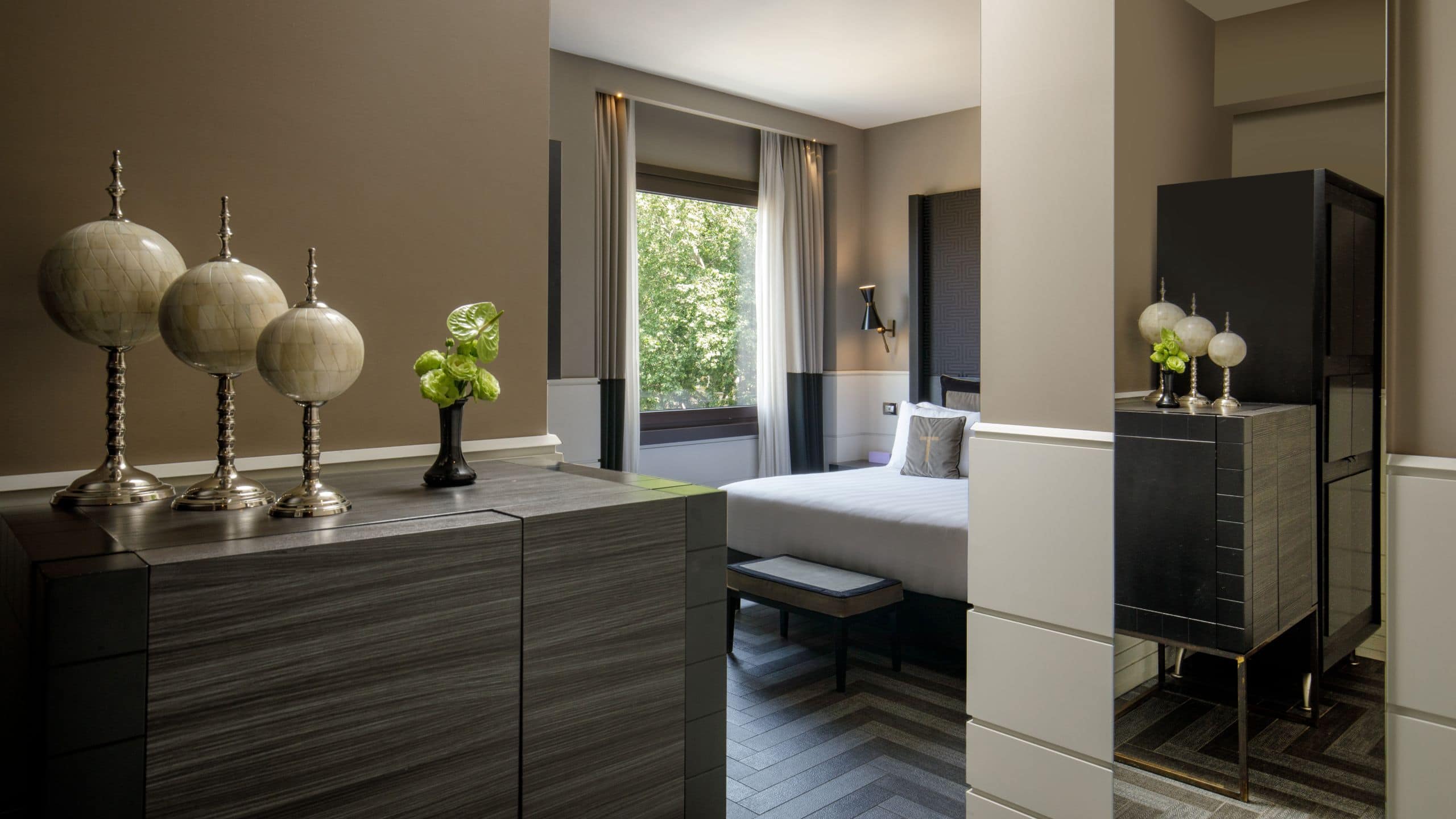 The Tribune King Bed Premier