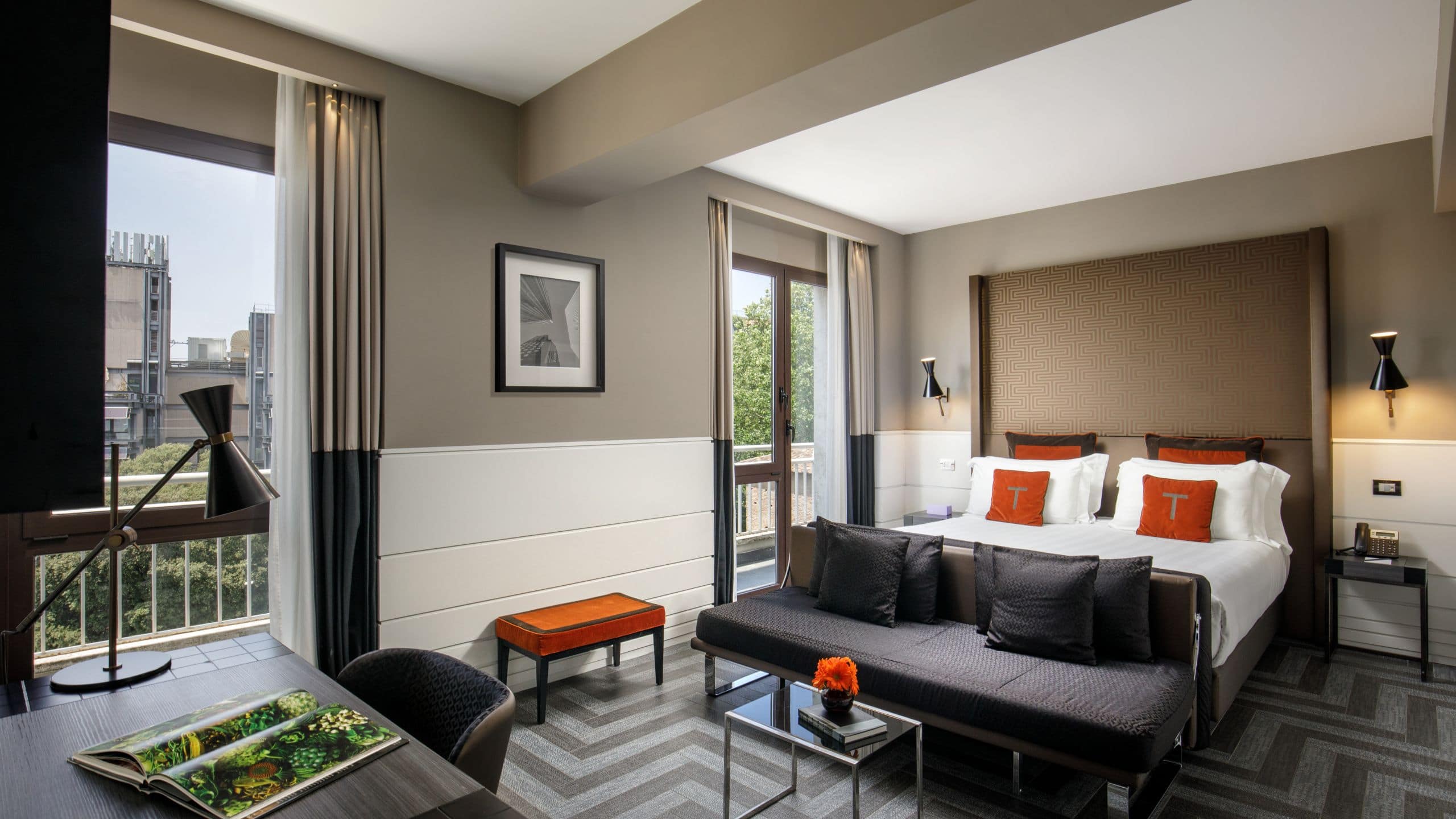 The Tribune King Junior Suite