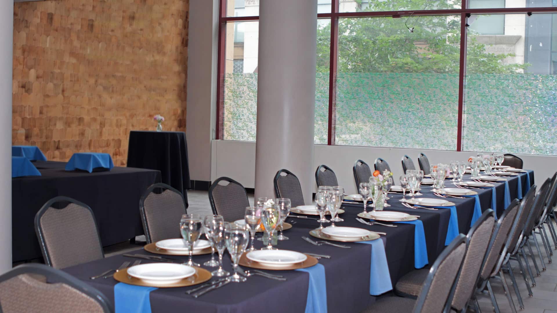 Hyatt Regency Rochester Cafe On Main Overview