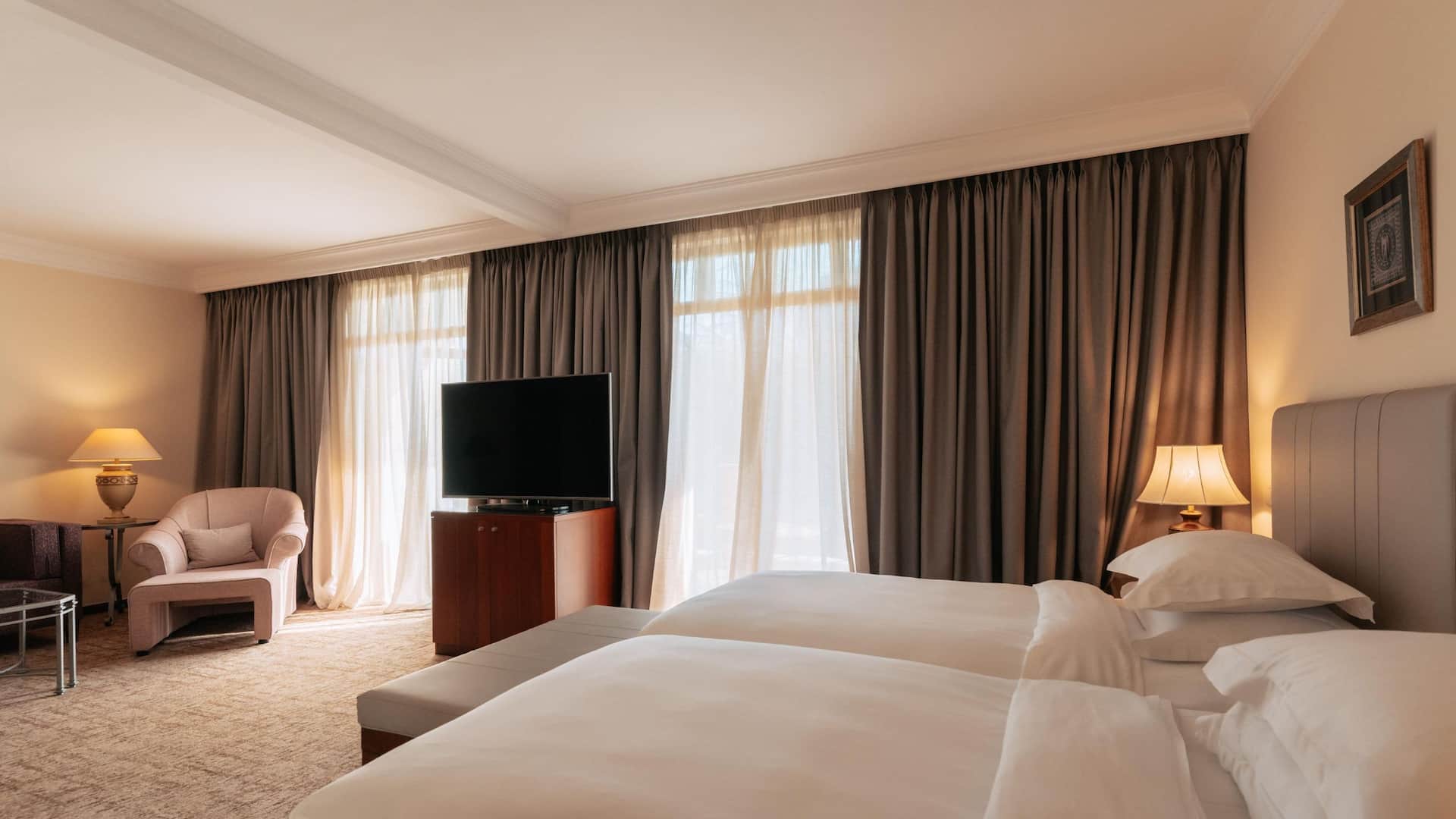 2/5 Hyatt Regency Thessaloniki Twin Deluxe Room