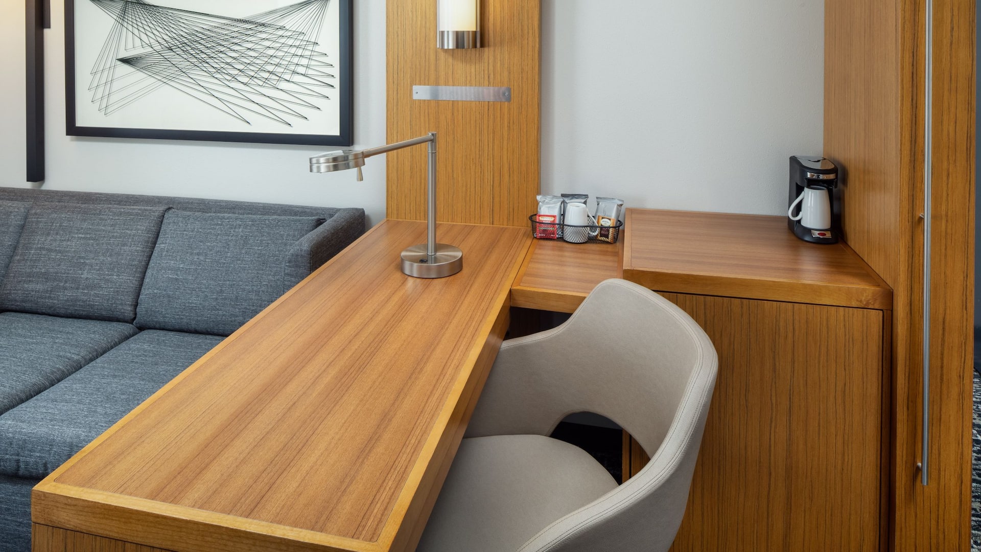 Hyatt Place Chicago/Midway Airport Standard Room Desk And Seating