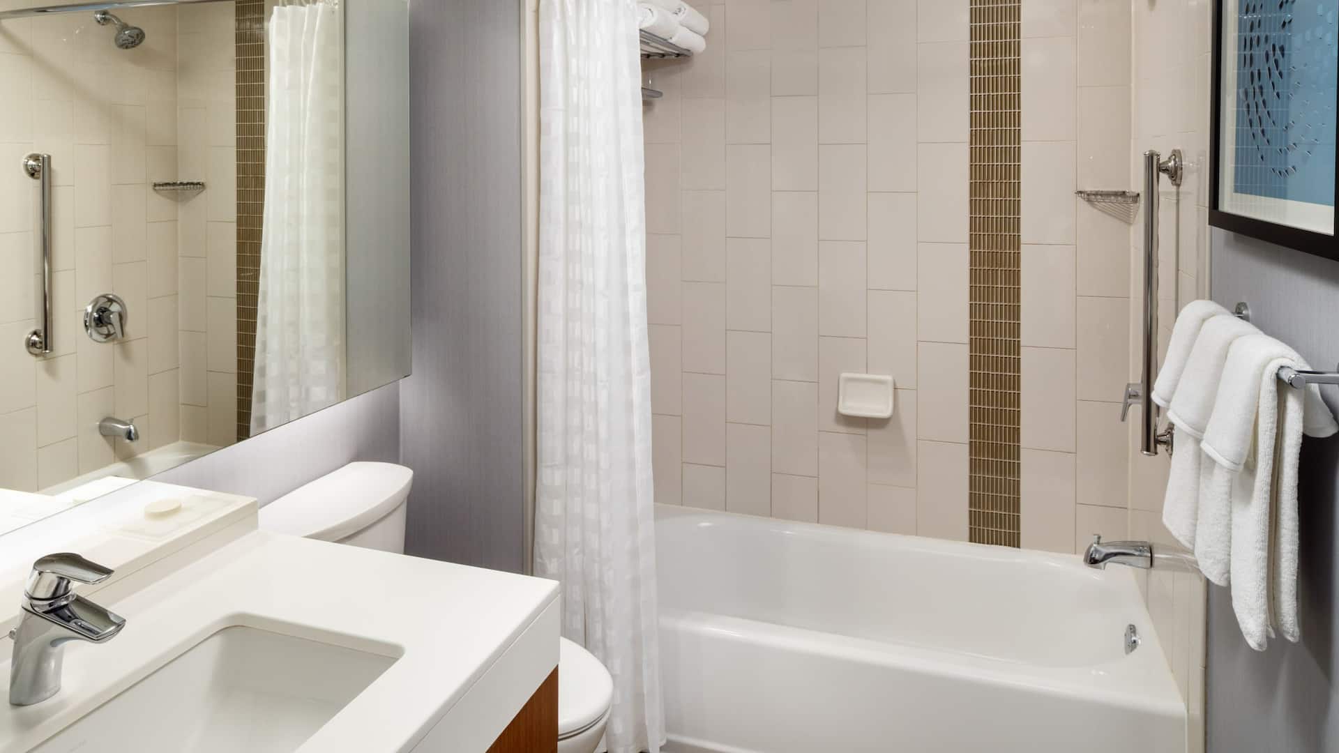 Hyatt Place Chicago/Midway Airport Bathroom With Tub