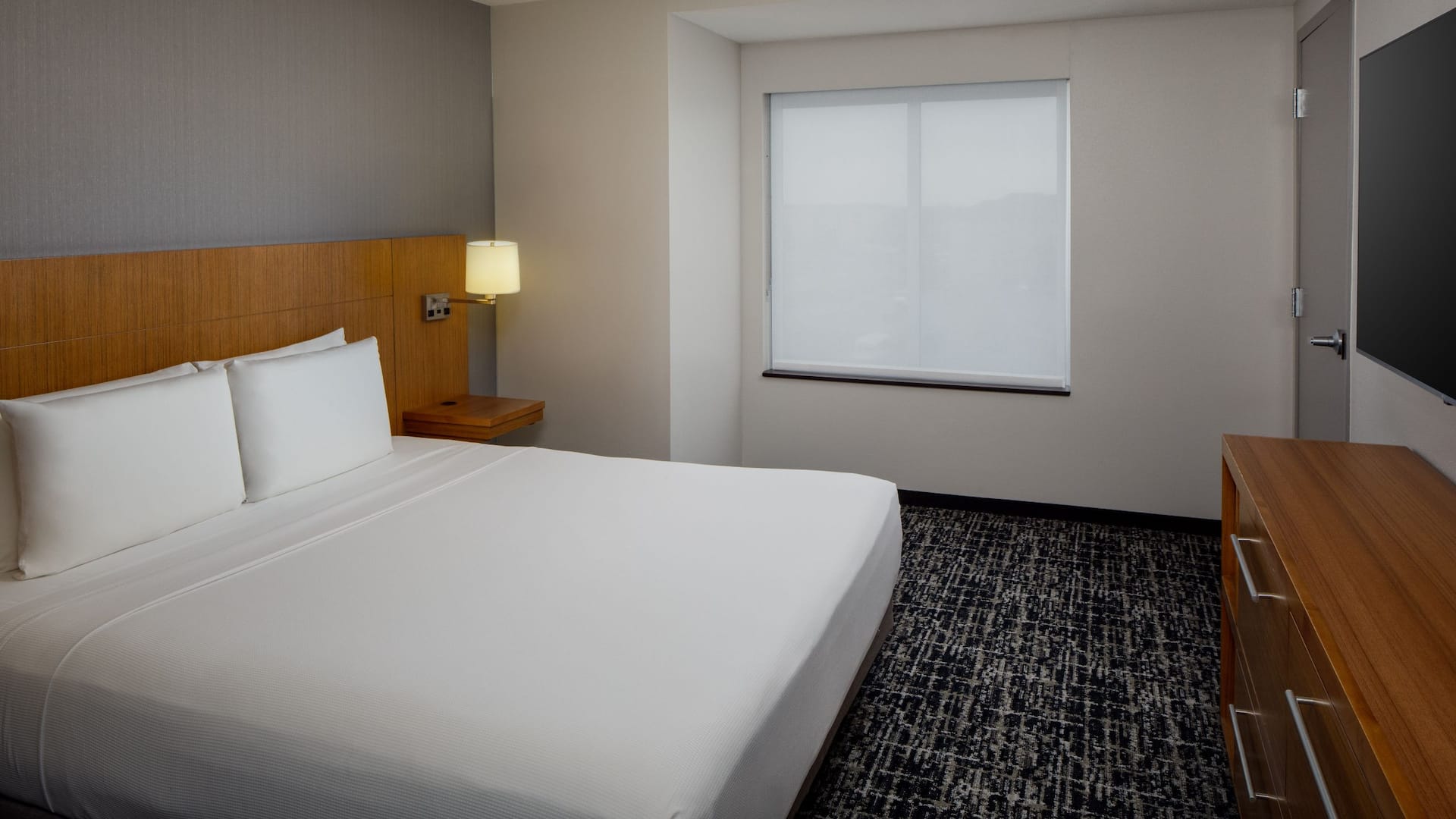 Hyatt Place Chicago/Midway Airport King Suite Bedroom