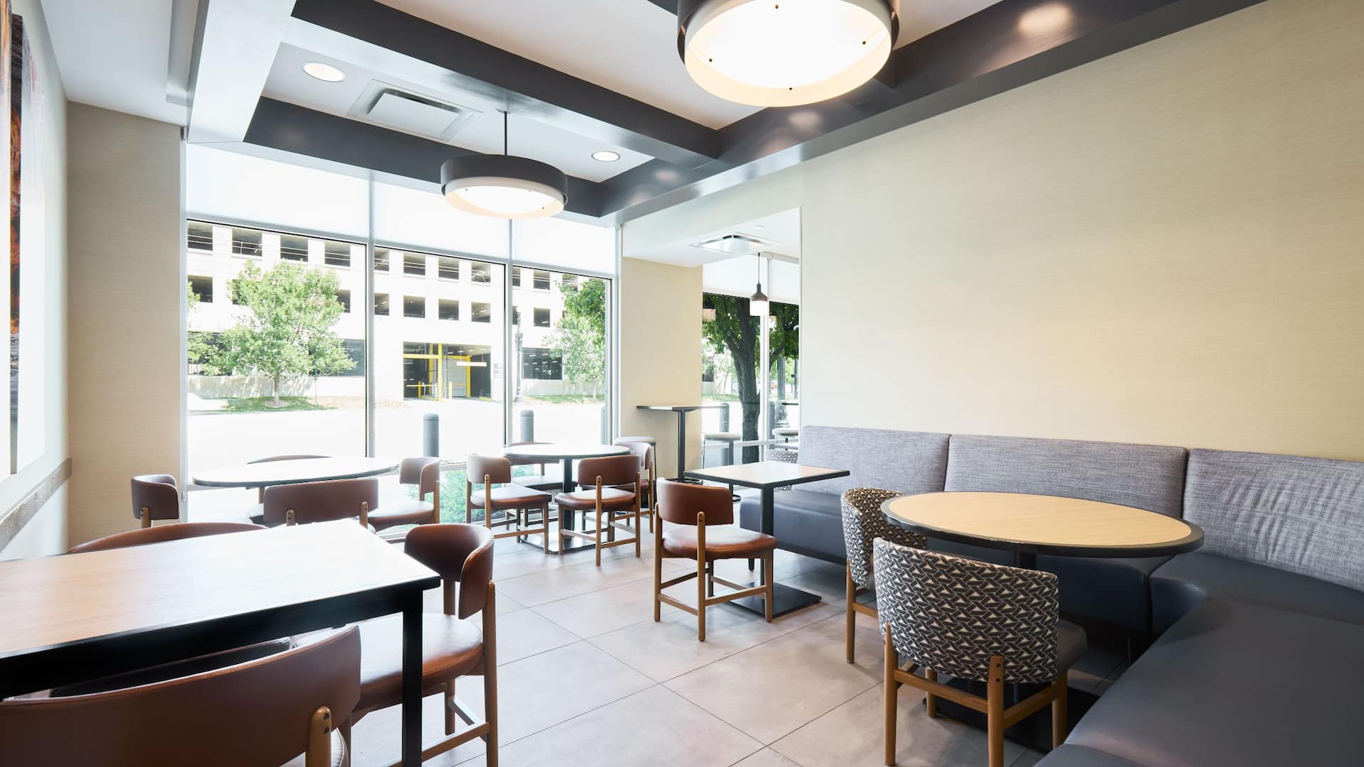 Hyatt Place Salt Lake City/Downtown/The Gateway Breakfast Area Seating