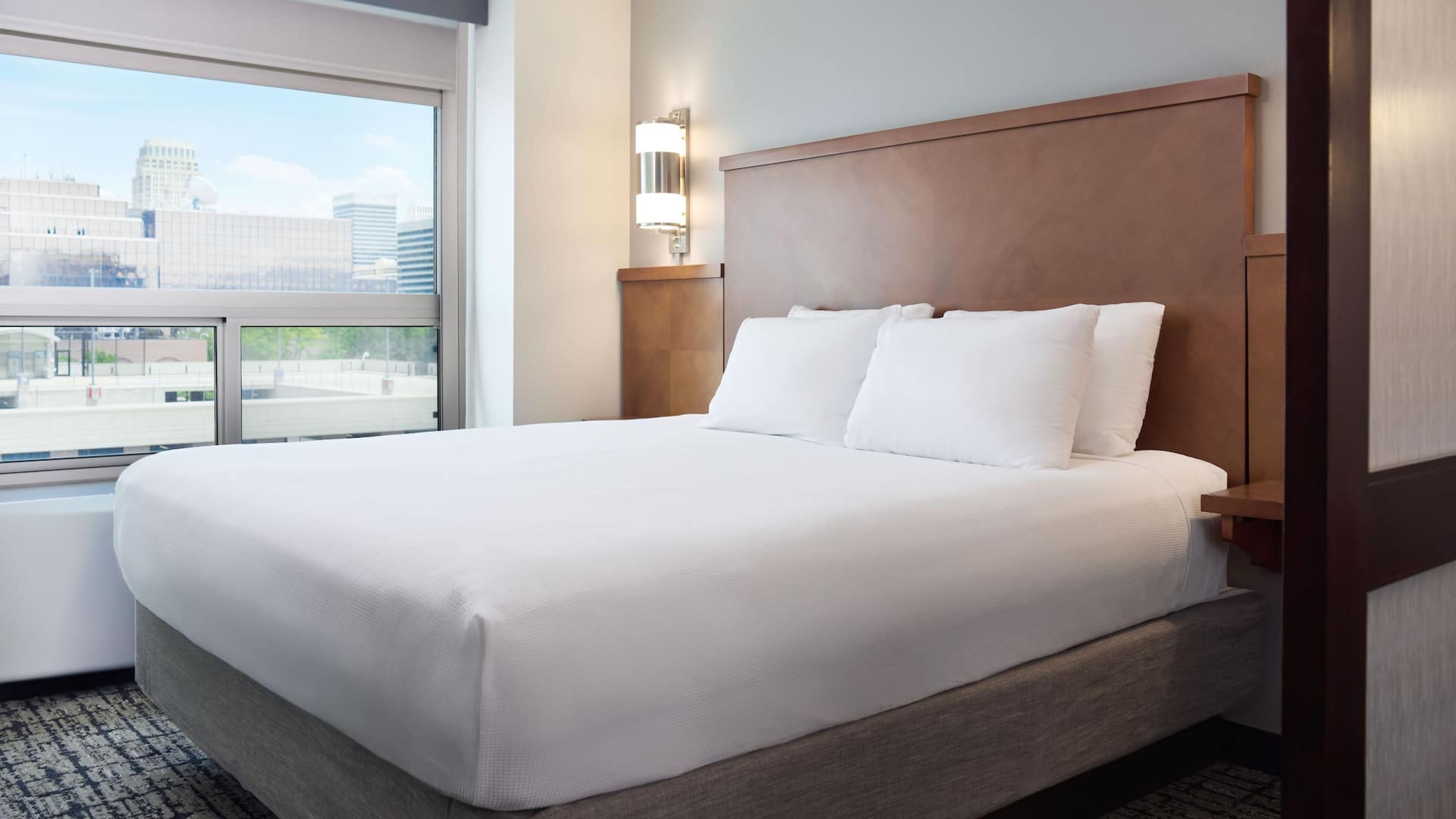 Hyatt Place Salt Lake City/Downtown/The Gateway King Guest Room Bed