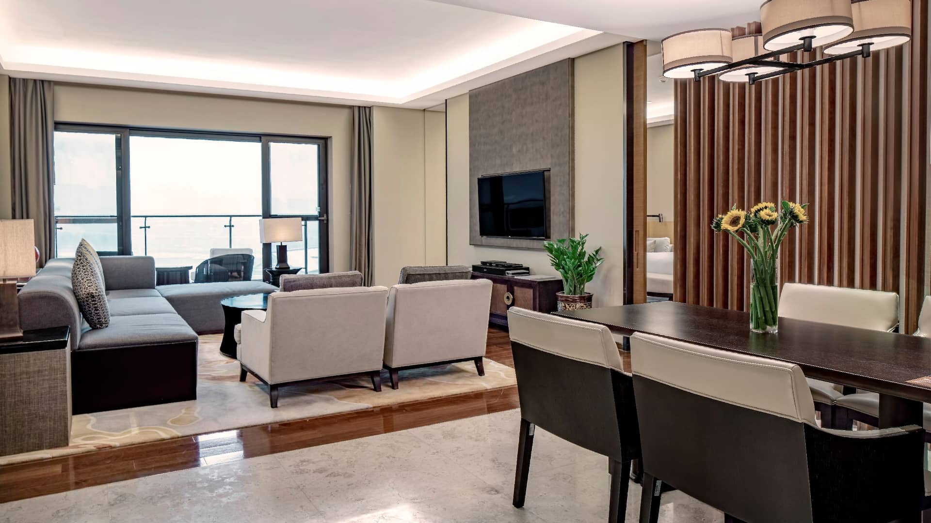 第 1，共 3 Hyatt Regency Xi'an Regency Suite Family Connecting Suite-Living Room