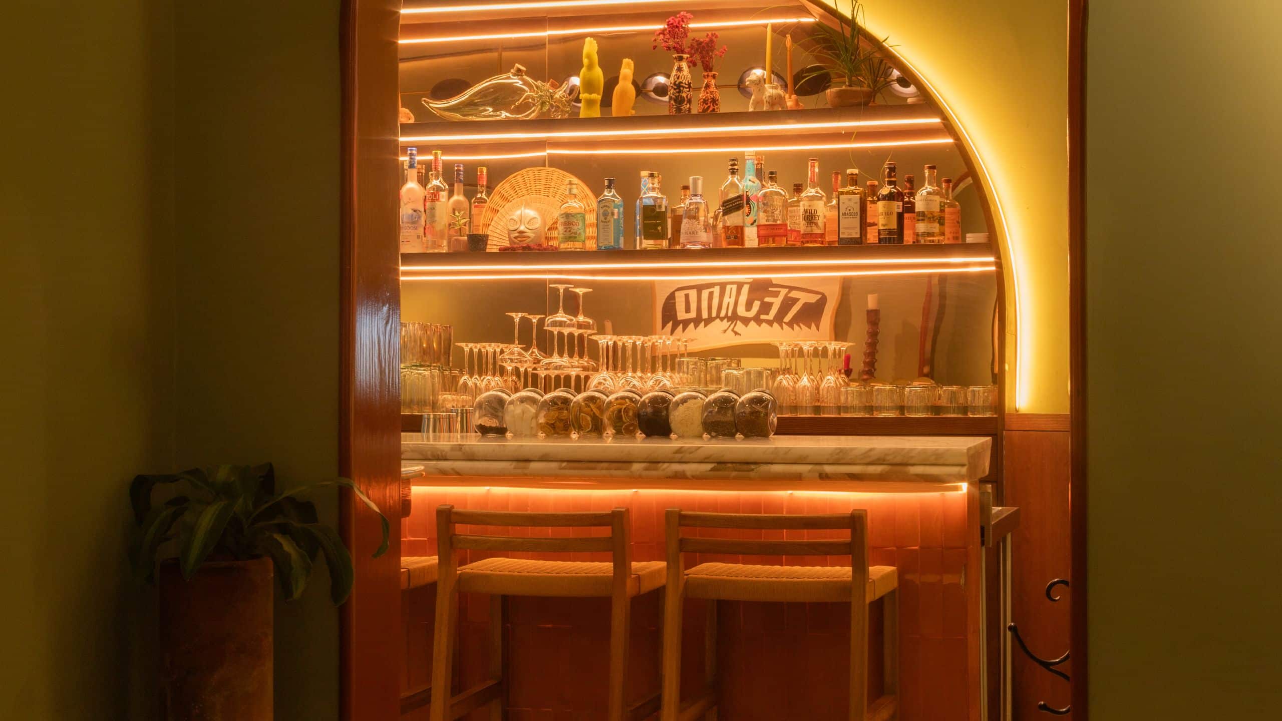 Hotel San Fernando, Bunkhouse Hotels Lounge Fernando Bar Archway