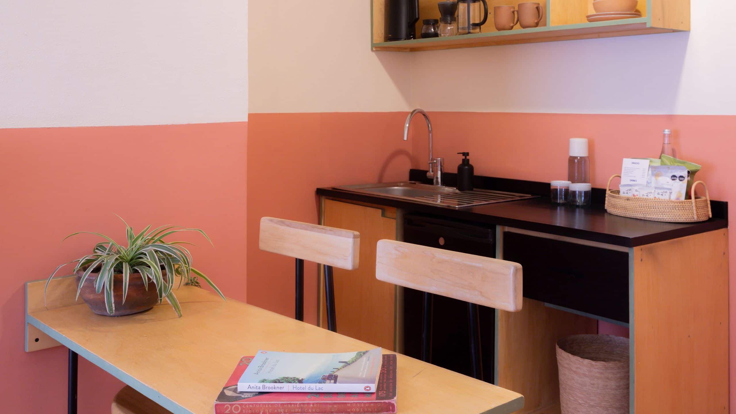 2 de 4 Hotel San Fernando, Bunkhouse Hotels Sencilla Kitchenette